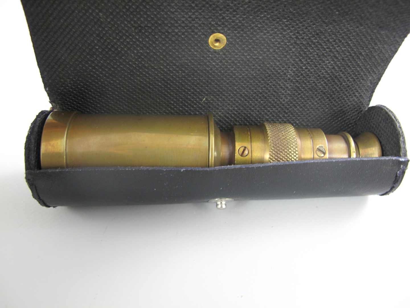 *ANG./SEPT. Fernrohr Messing brün. Lederbox L.15cm
