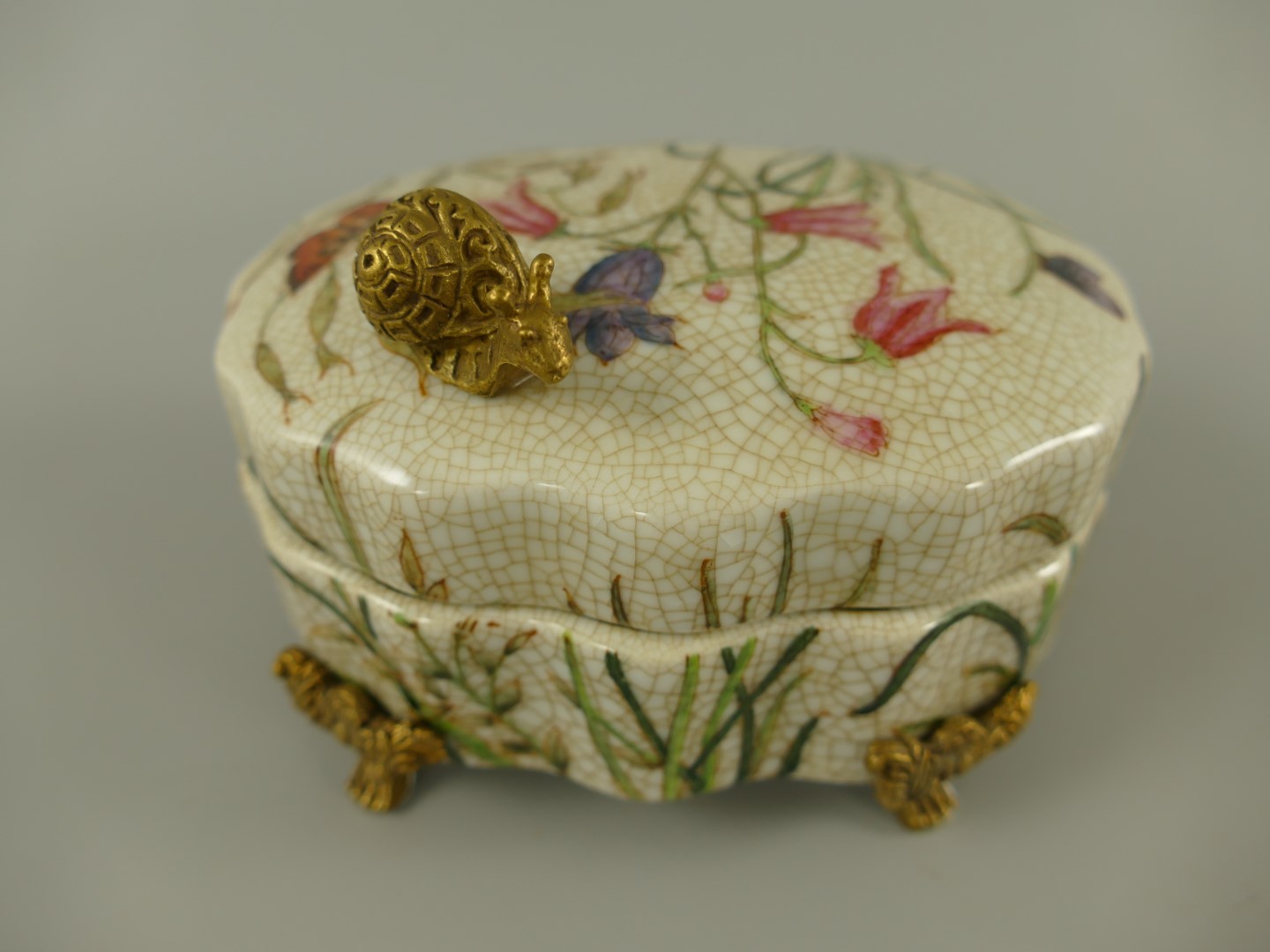 Porzellan mit Messing Box L.13-H.9cm
