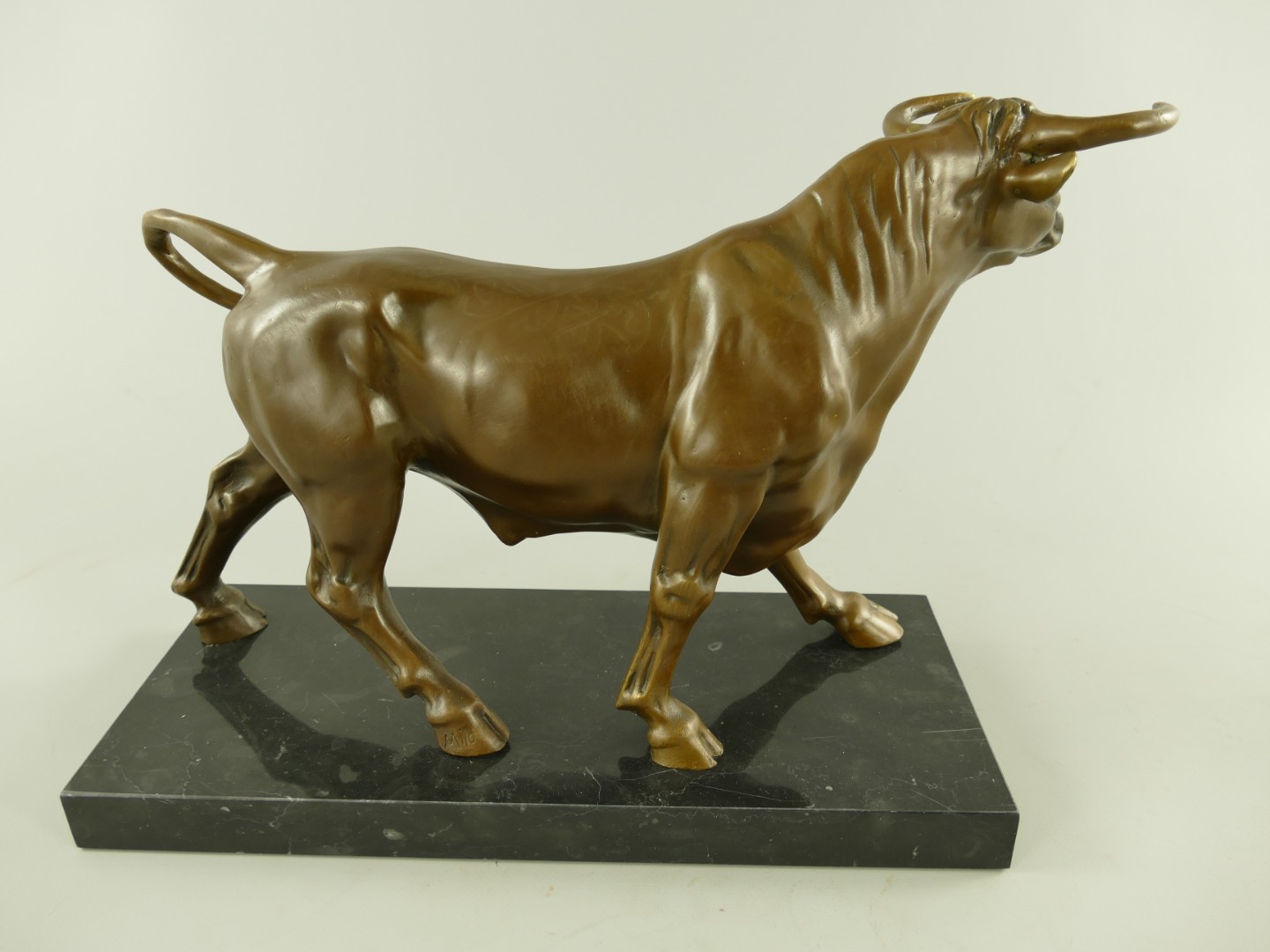 Figur Bronze Bülle L.38x27x16cm
