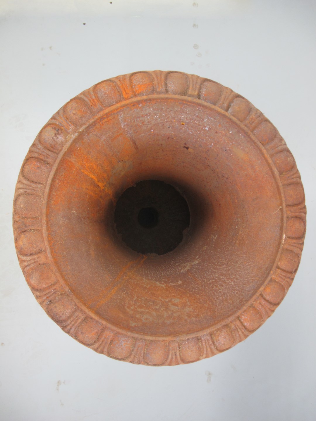 #ANG. Urn Eisen rustikal ROSTIG H.63-D.48cm