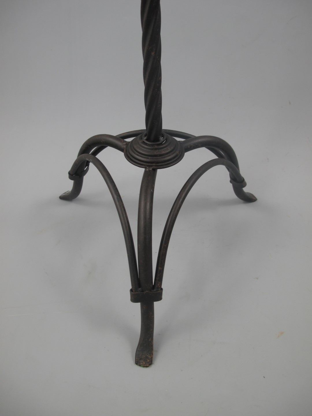 Tisch rund Antik SCHWARZ Eisen H.70-D.40cm