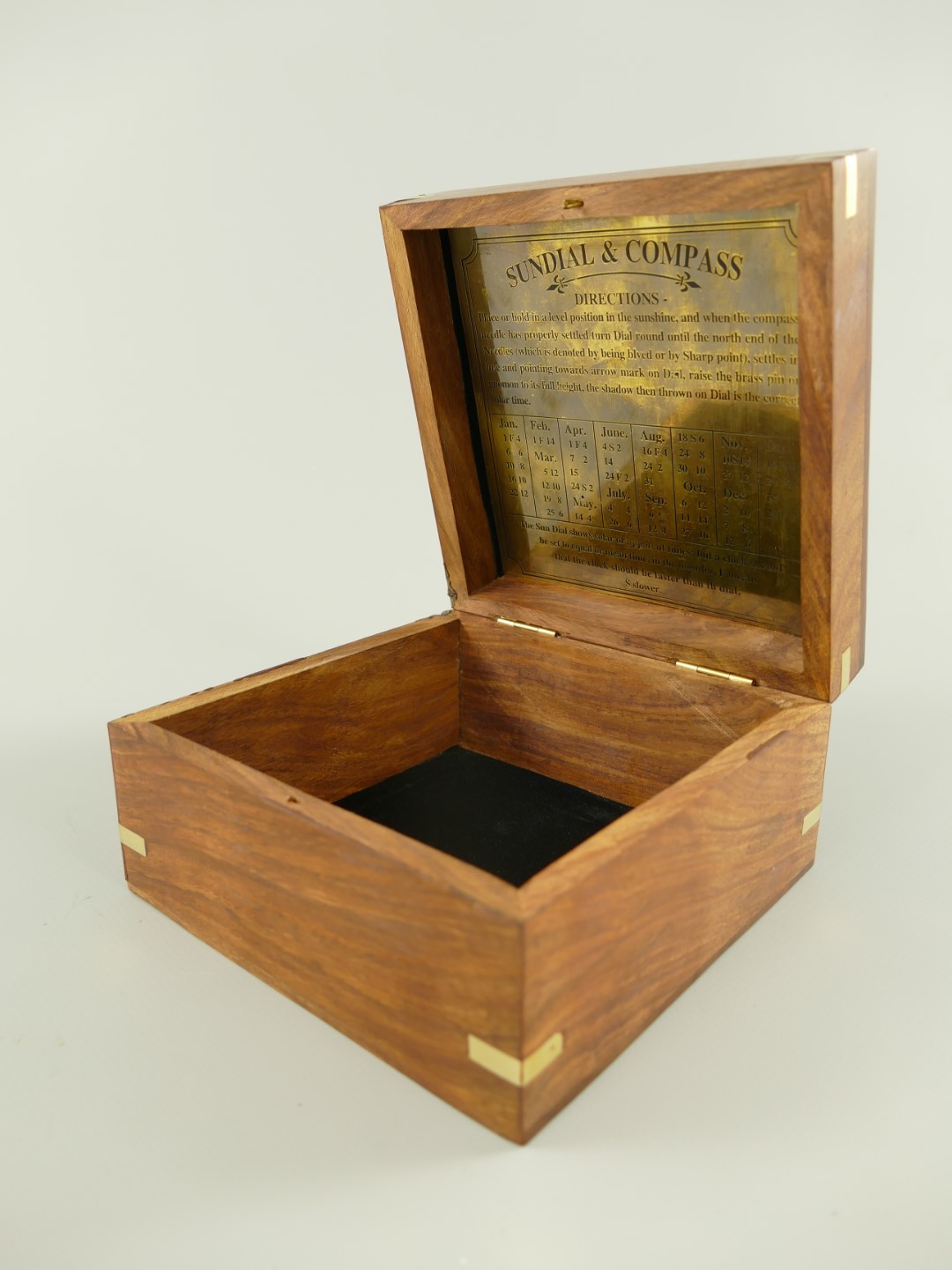 Kompass D.11cm Mes. brün. Holzbox L.14x14cm