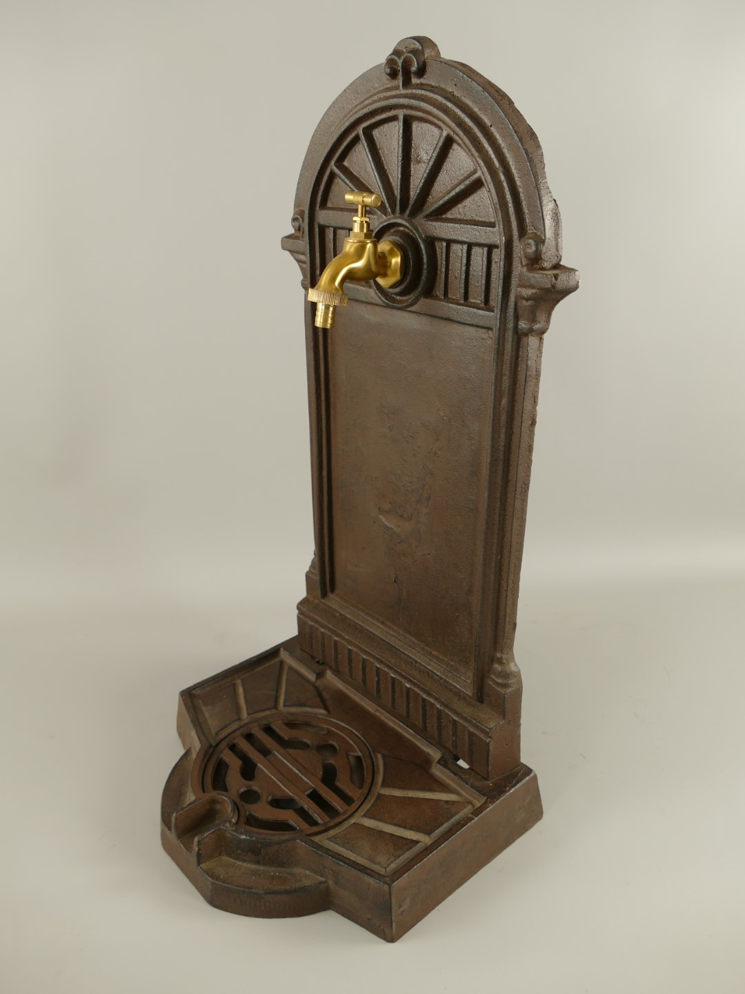 Stehbrunnen Gußeisen rustikal braun H.65cm