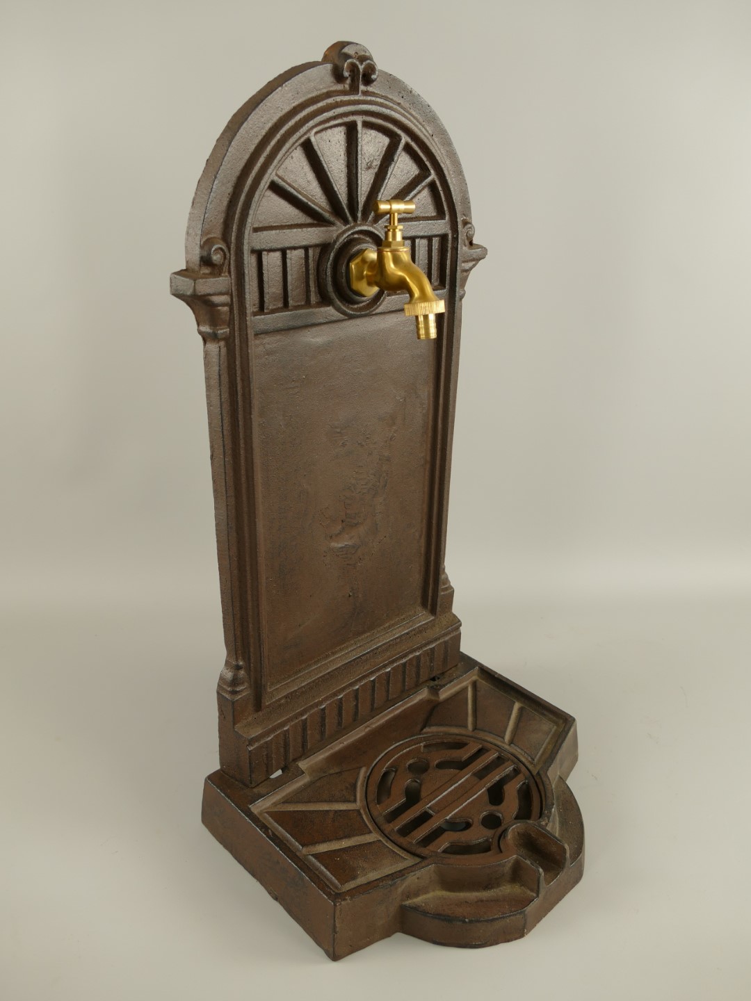 Stehbrunnen Gußeisen rustikal braun H.65cm
