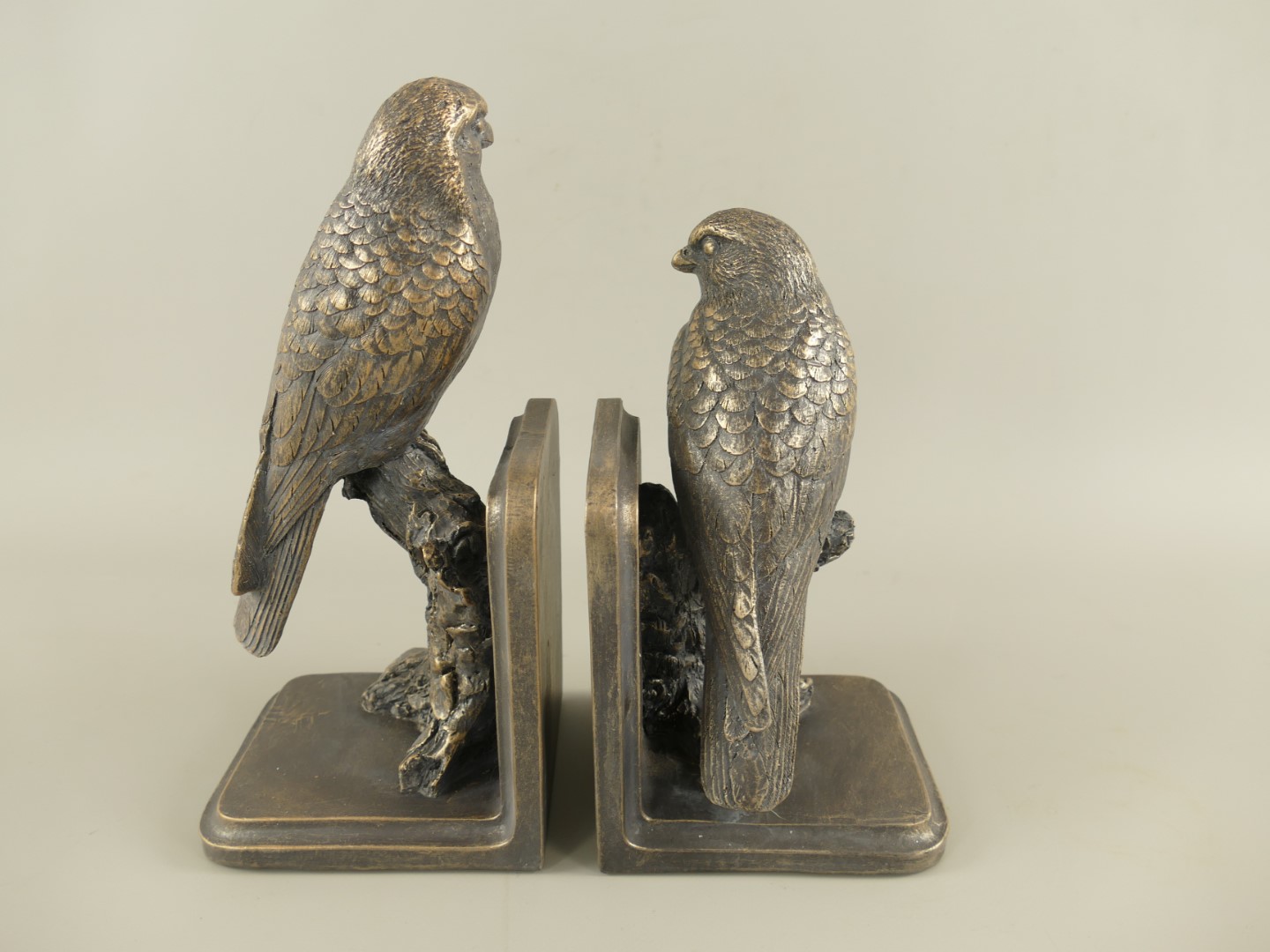 BuchsturzenVogel Polystein Bronze farbig H.35m