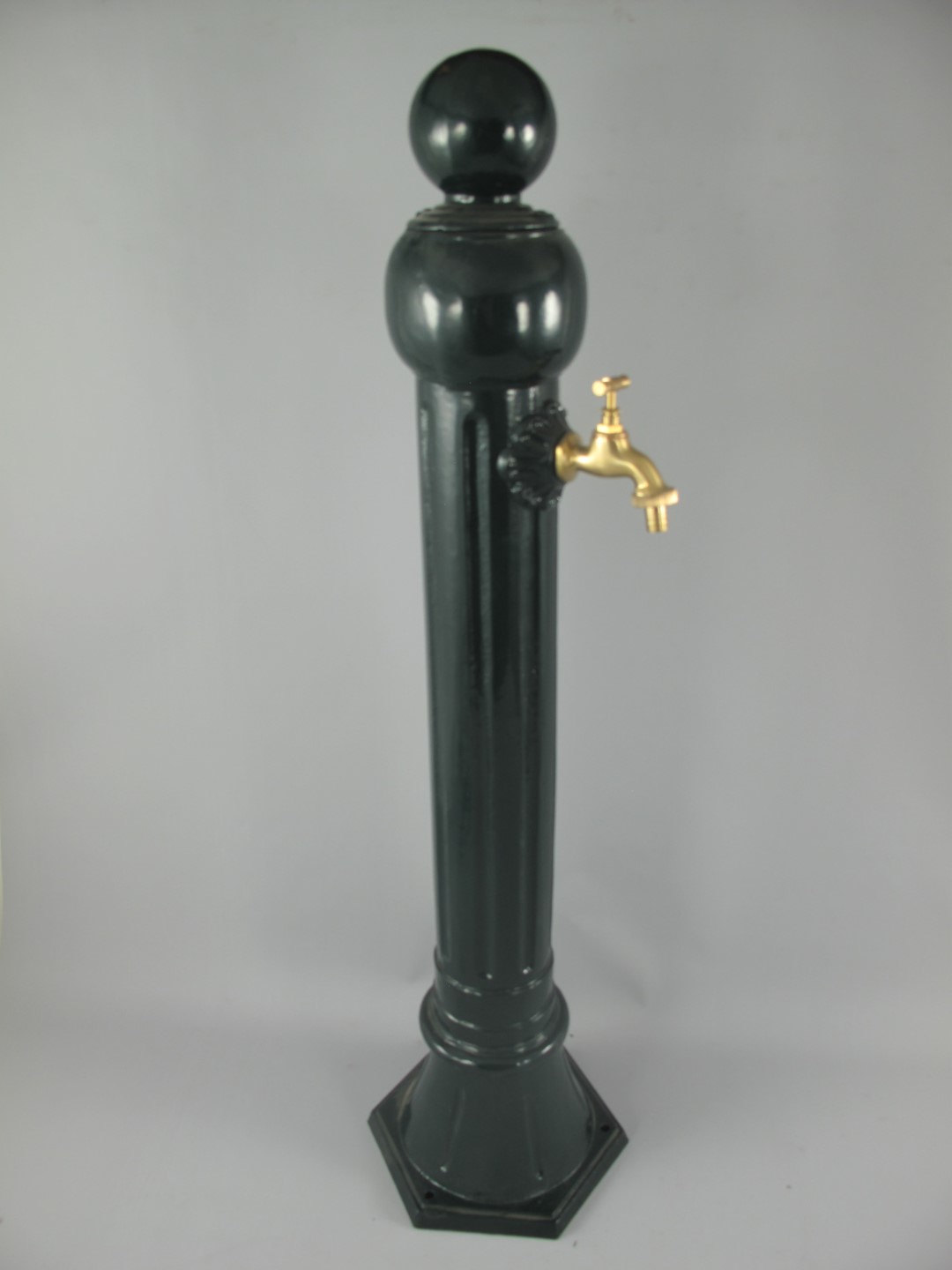 Zapfsäule Rund Alu grün Messing Hahn H.97x23cm