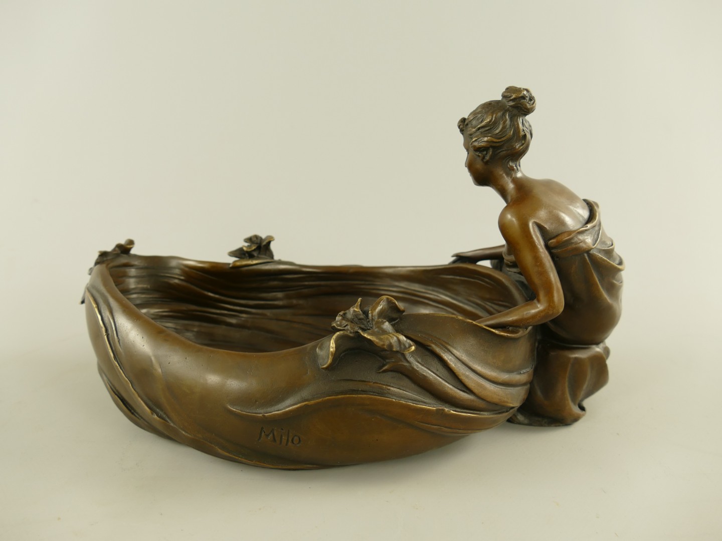 Bronze schale Frau L.32x18x18cm