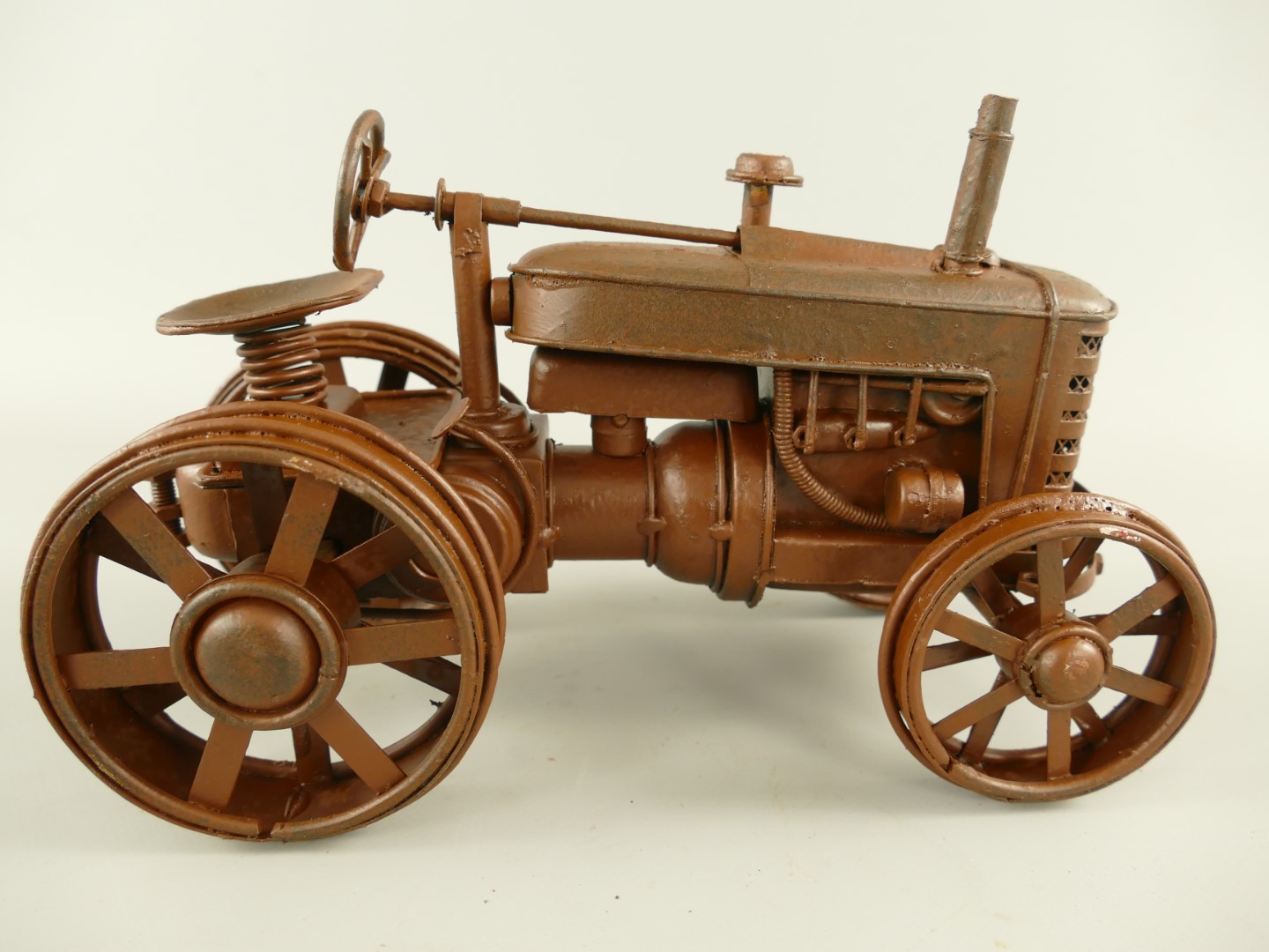 Traktor rustikal braun Antik Eisen L.26x16cm