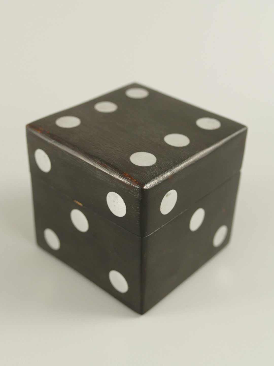 *ANG. Würfel vernickelt(5St.) Holzbox D.6x6cm
