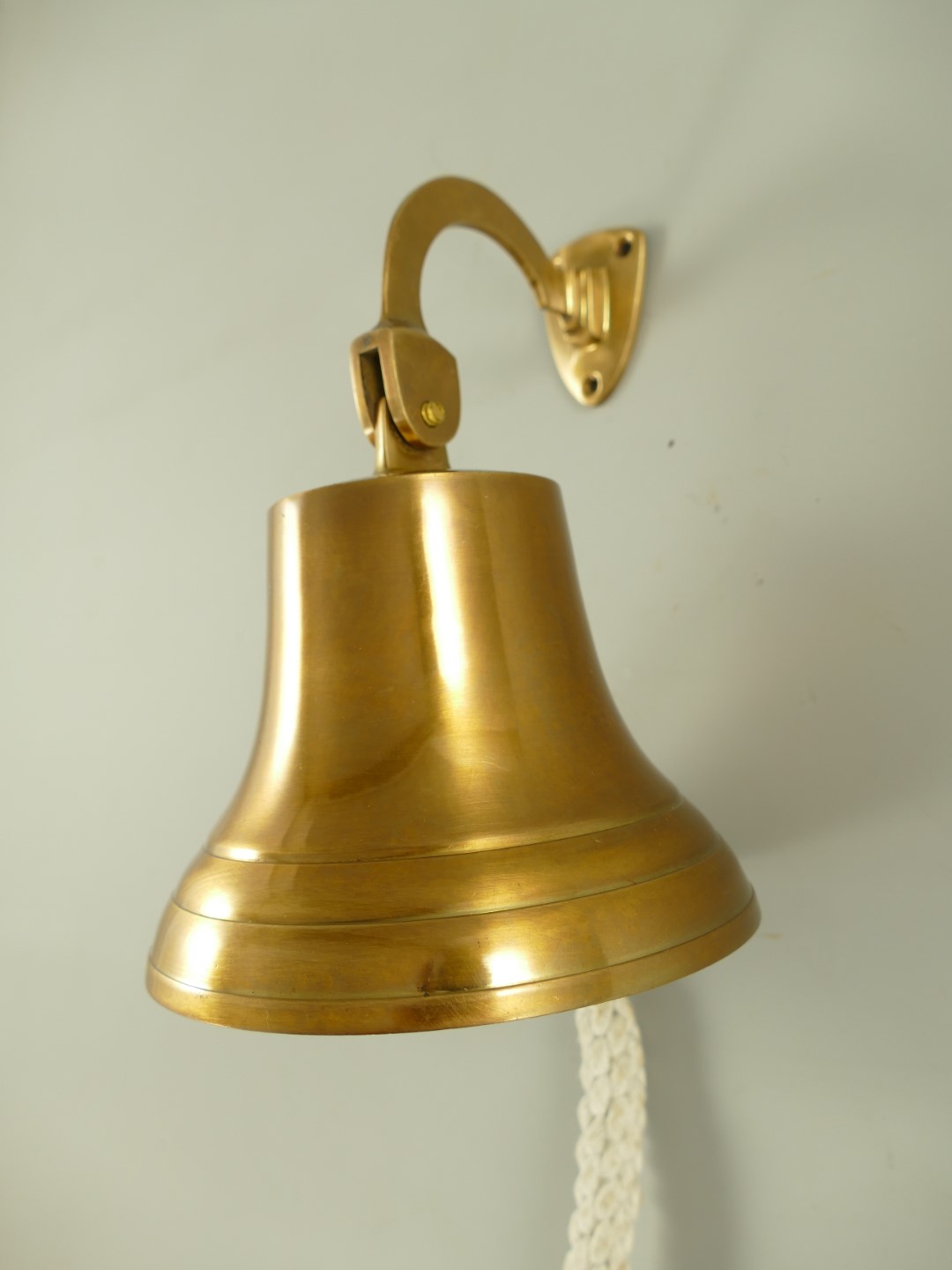 Glocke mit Haken GLATT Mes. brün.(IND)H.20-D.14cm