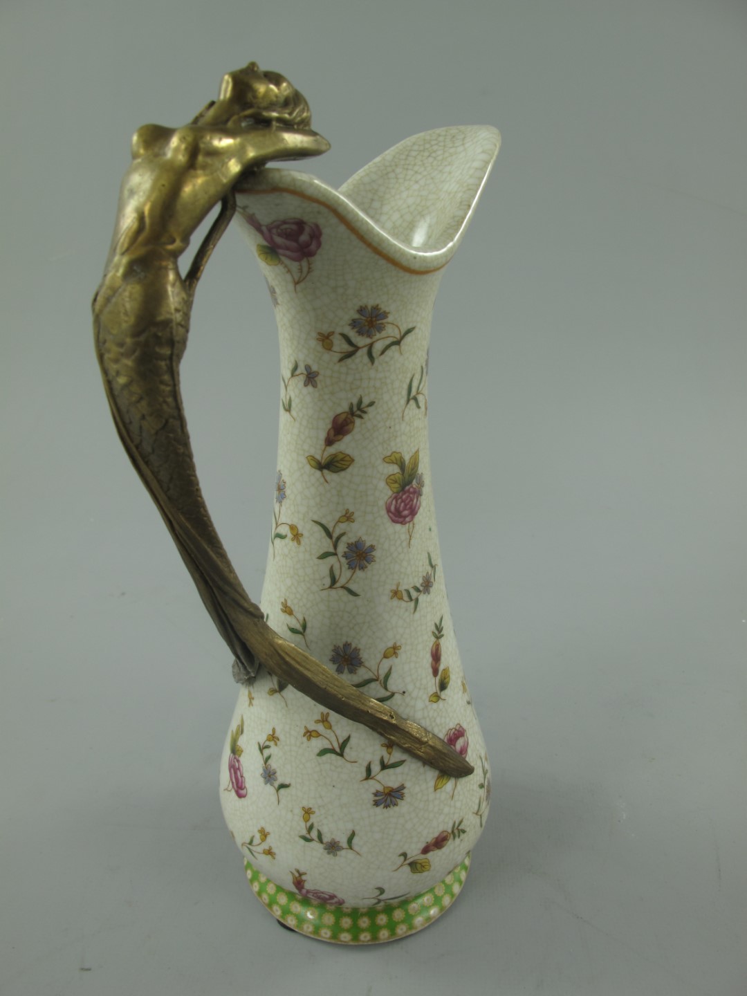 Vase Porzellan/Mess. grün/Rosen H.25cm