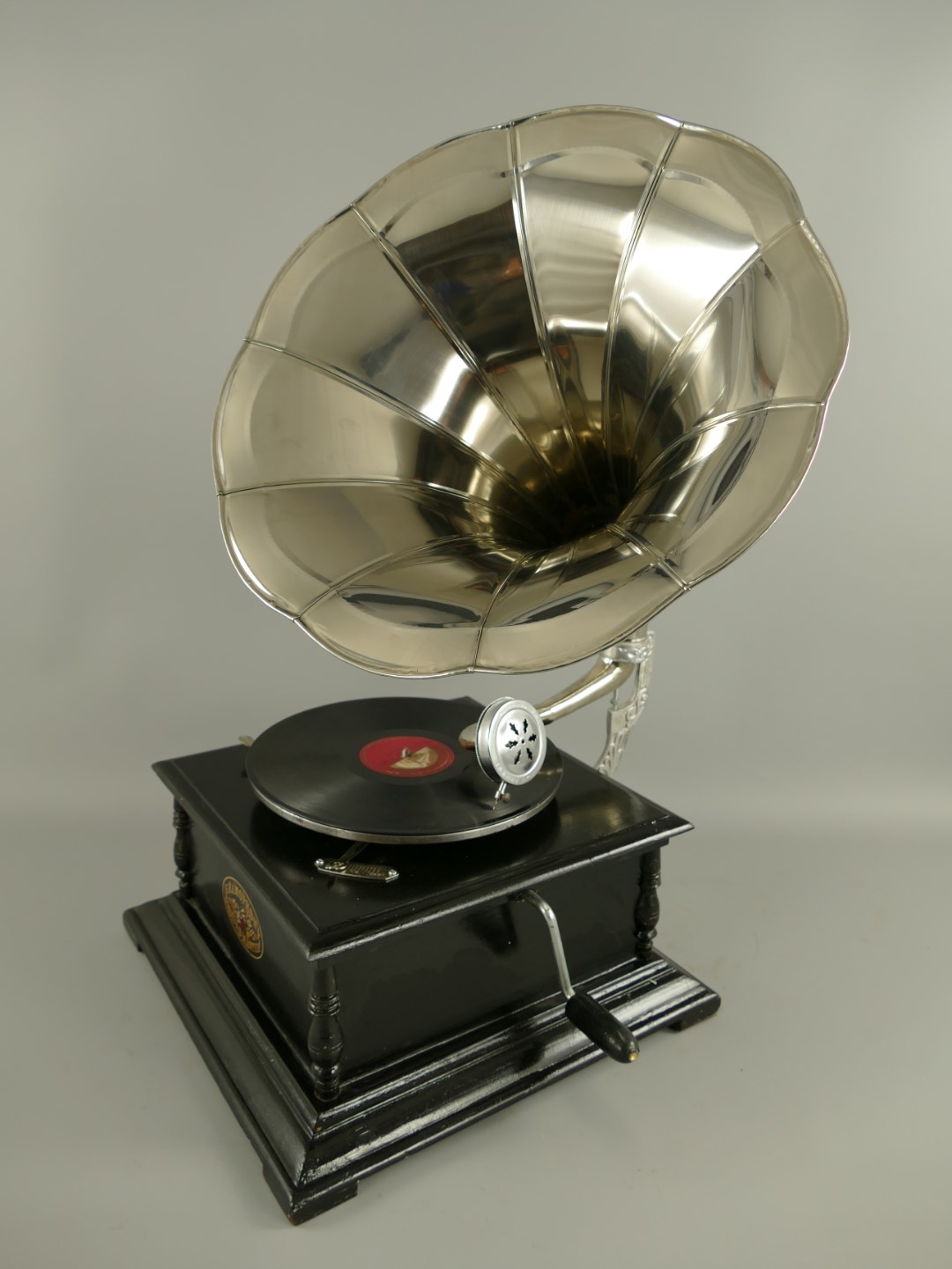 Grammophon Holz/vernickelt viereckig (Deko) H.66cm