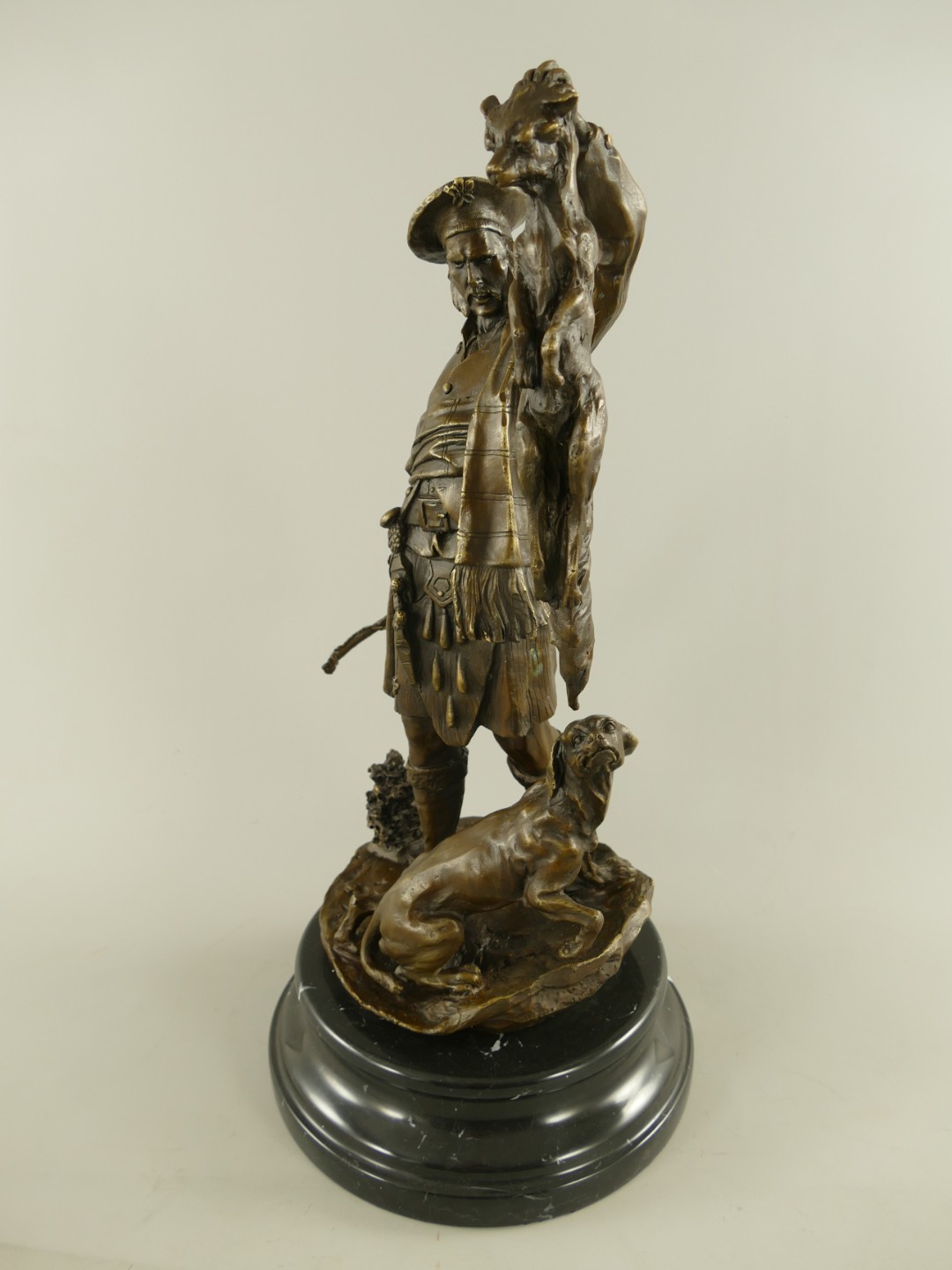 Figur Bronze Jäger mit Jagdhund und Fuchs  H.55cm