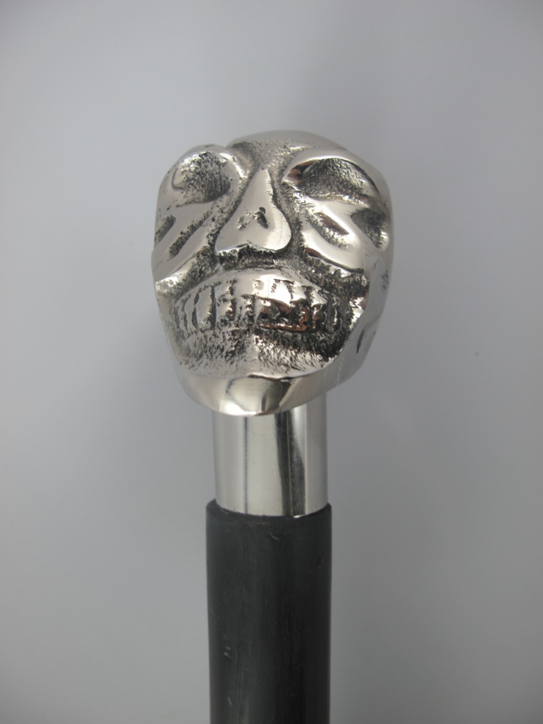 Spazierstock Totenkopf Holz/vernickelt L.93cm