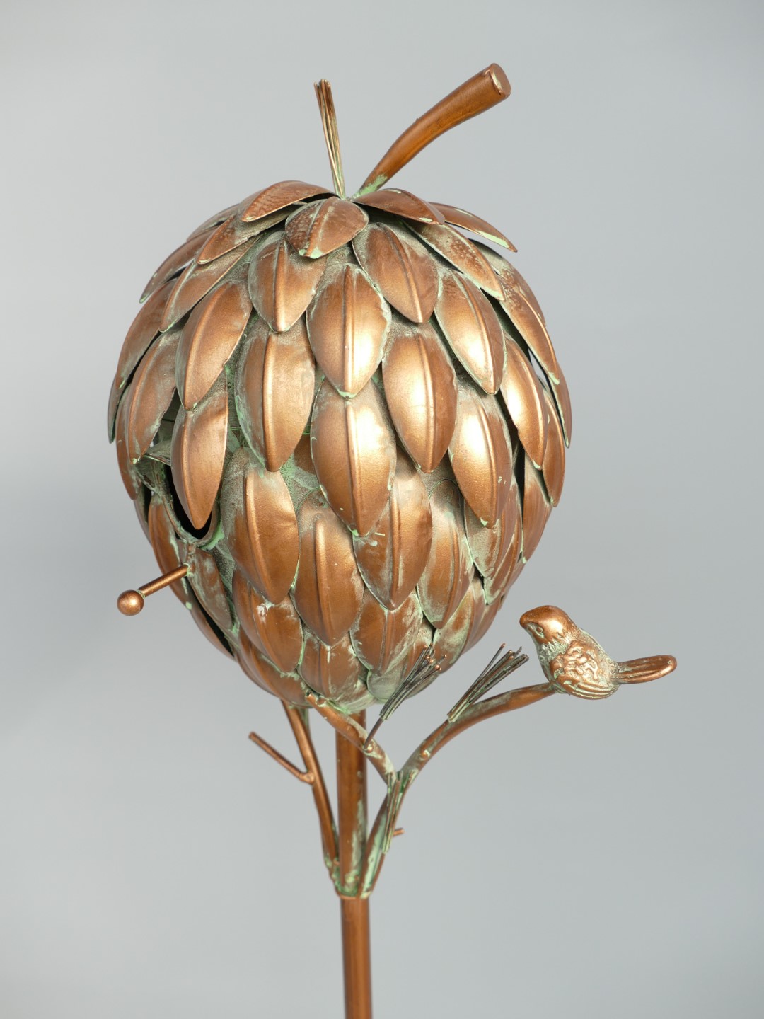Vogelhaus Tannenzapf. Ständer Kupfer farb. H.170cm