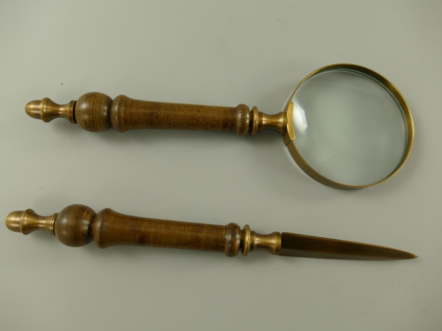 Brieföffner/Lupe brüniert liegend ständer L.24cm