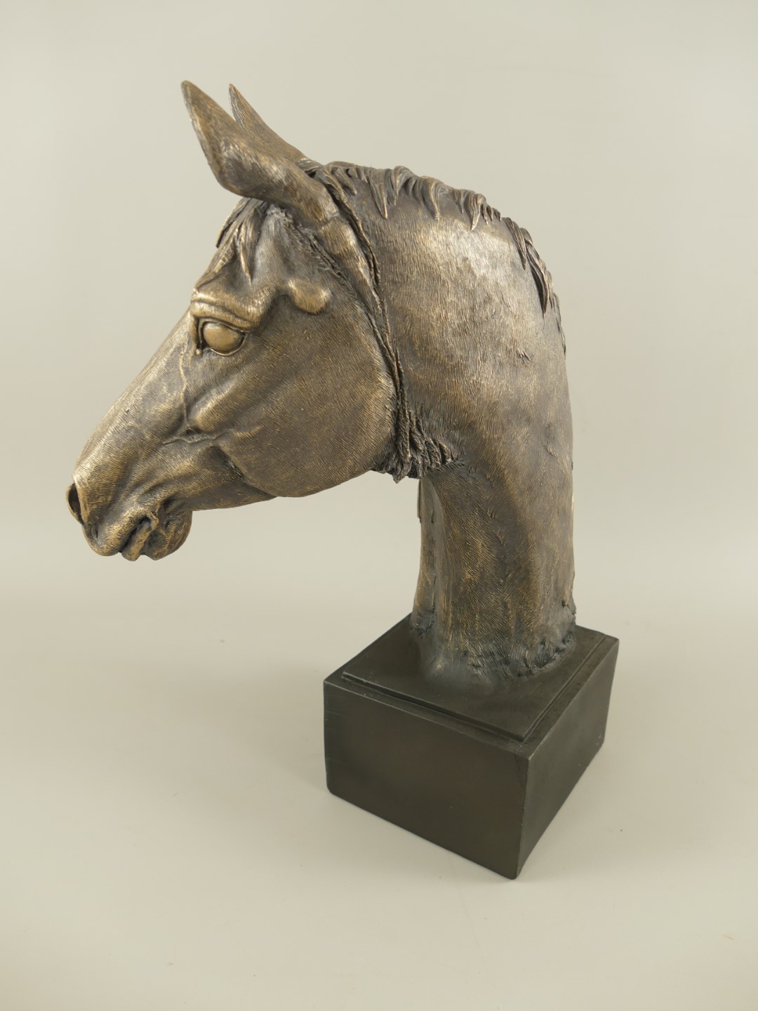 Pferdkopf Polyst. Schwarz/Bronze farbig H.39x30cm