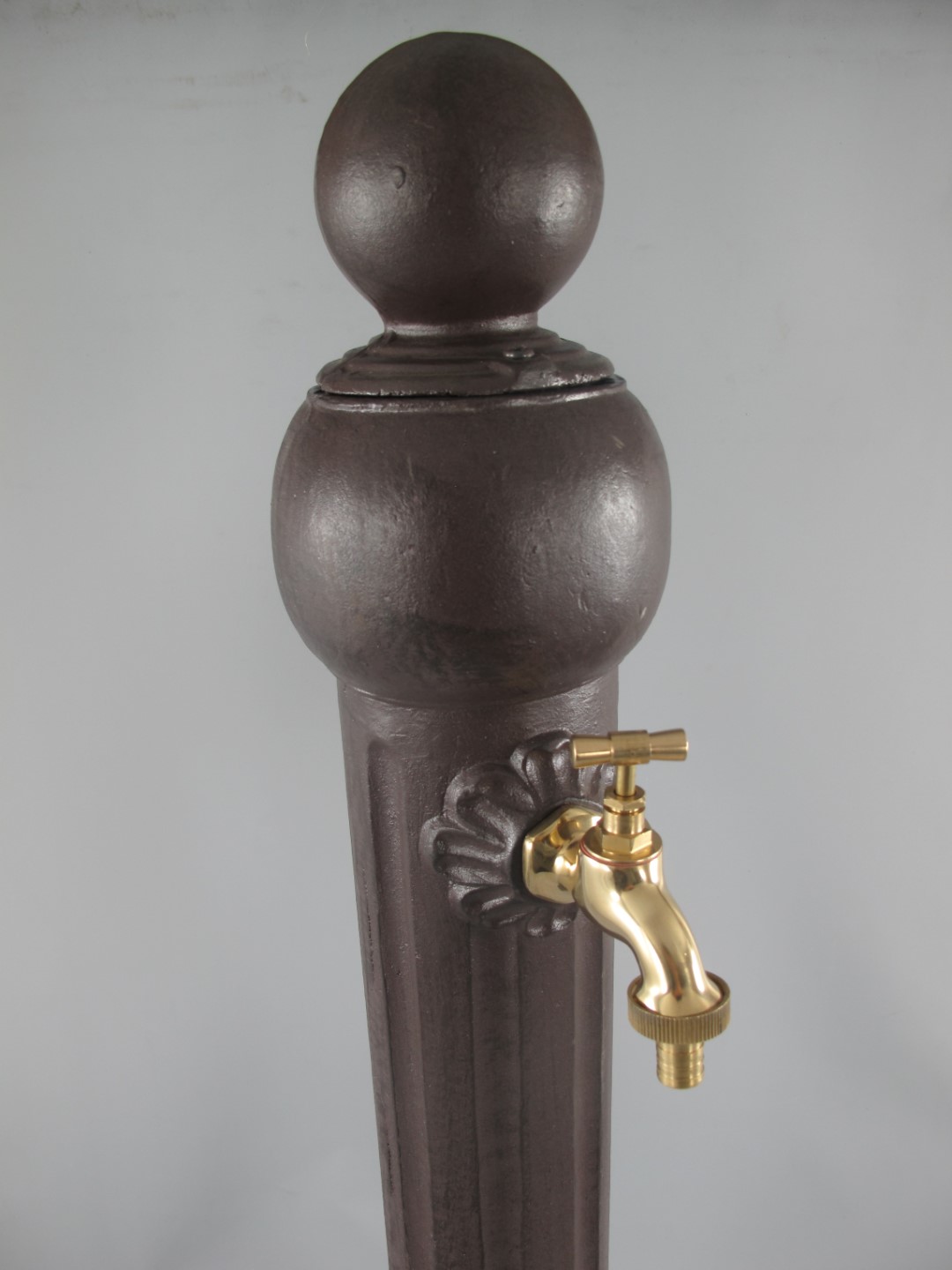 Zapfsäule Rund Alu rust. braun Mes. Hahn H.97x23cm