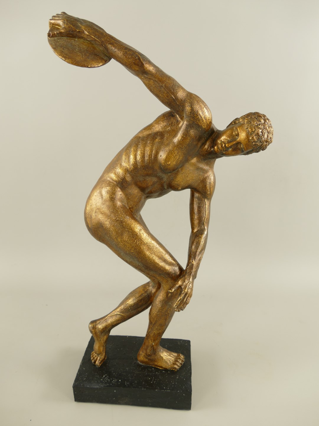 Diskuswerfer Polystein Schwarz/Bronze farb. H.53cm