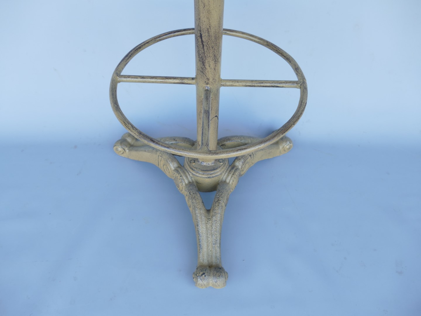 *A?  (*) Barstühl Gußeisen rustikal braun H.78cm