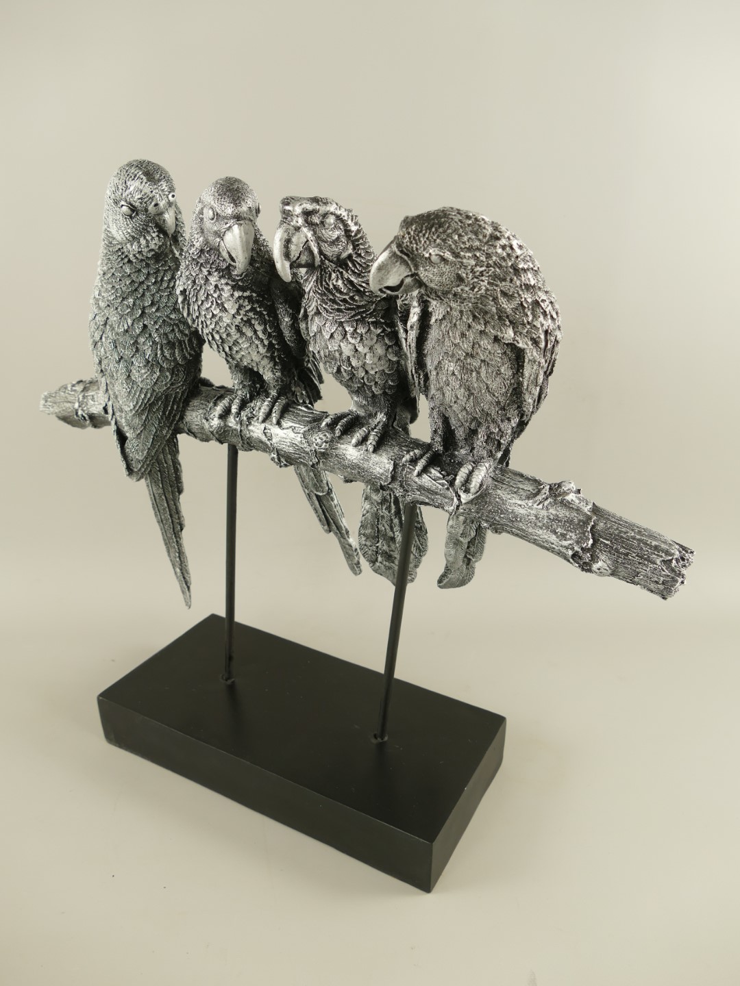 Papageien Polystein Schwarz/Silber farbig L.58cm