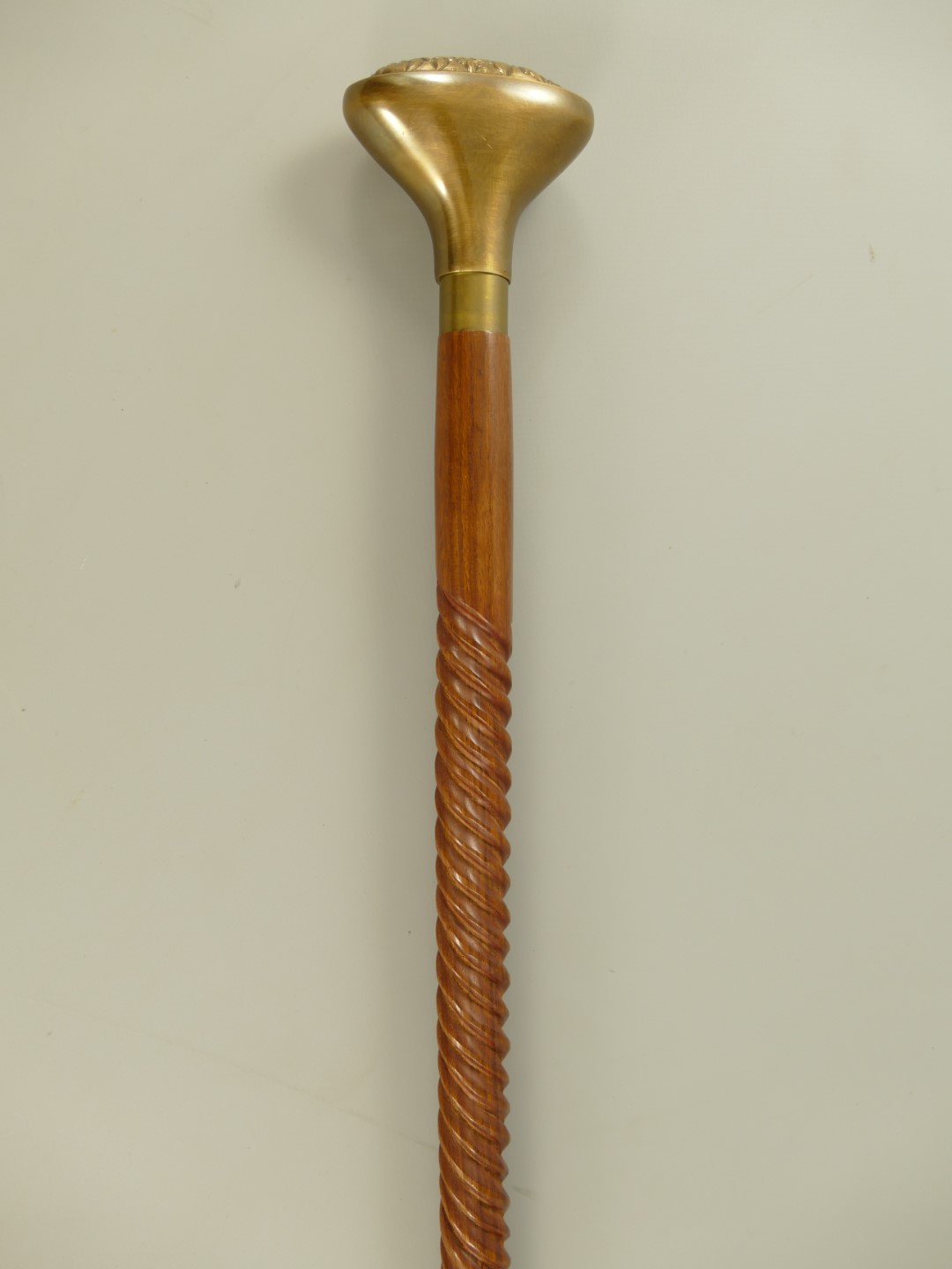 Spazierstock Holz/Griff Messing brüniert L.93cm