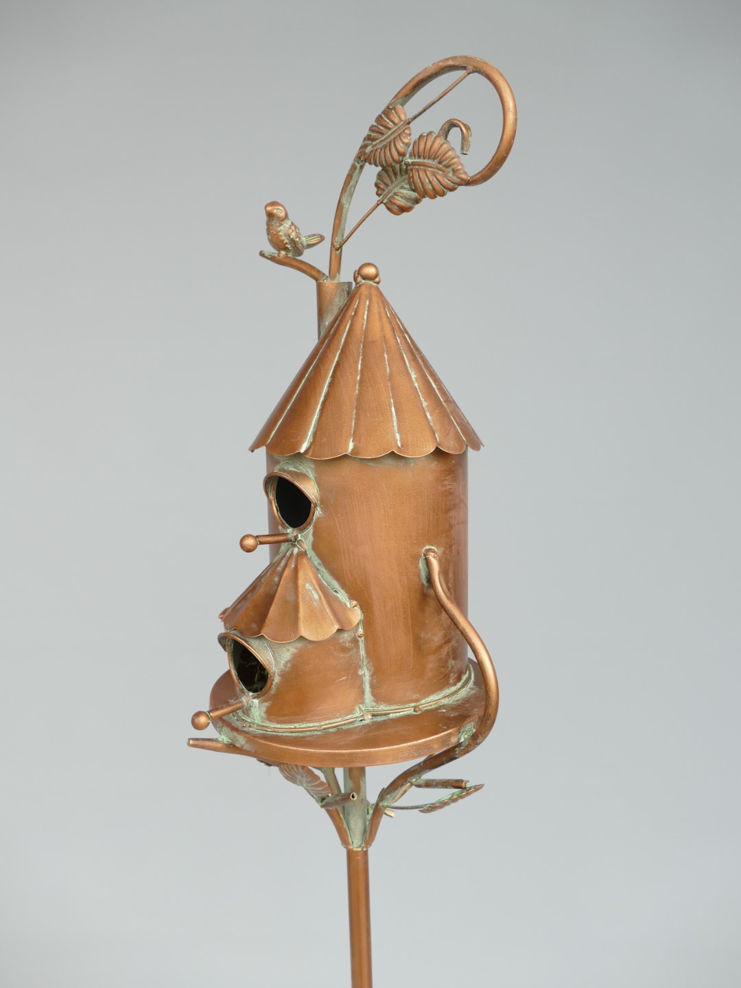 Vogelhaus Rund auf Ständer Kupfer farbig H.178cm