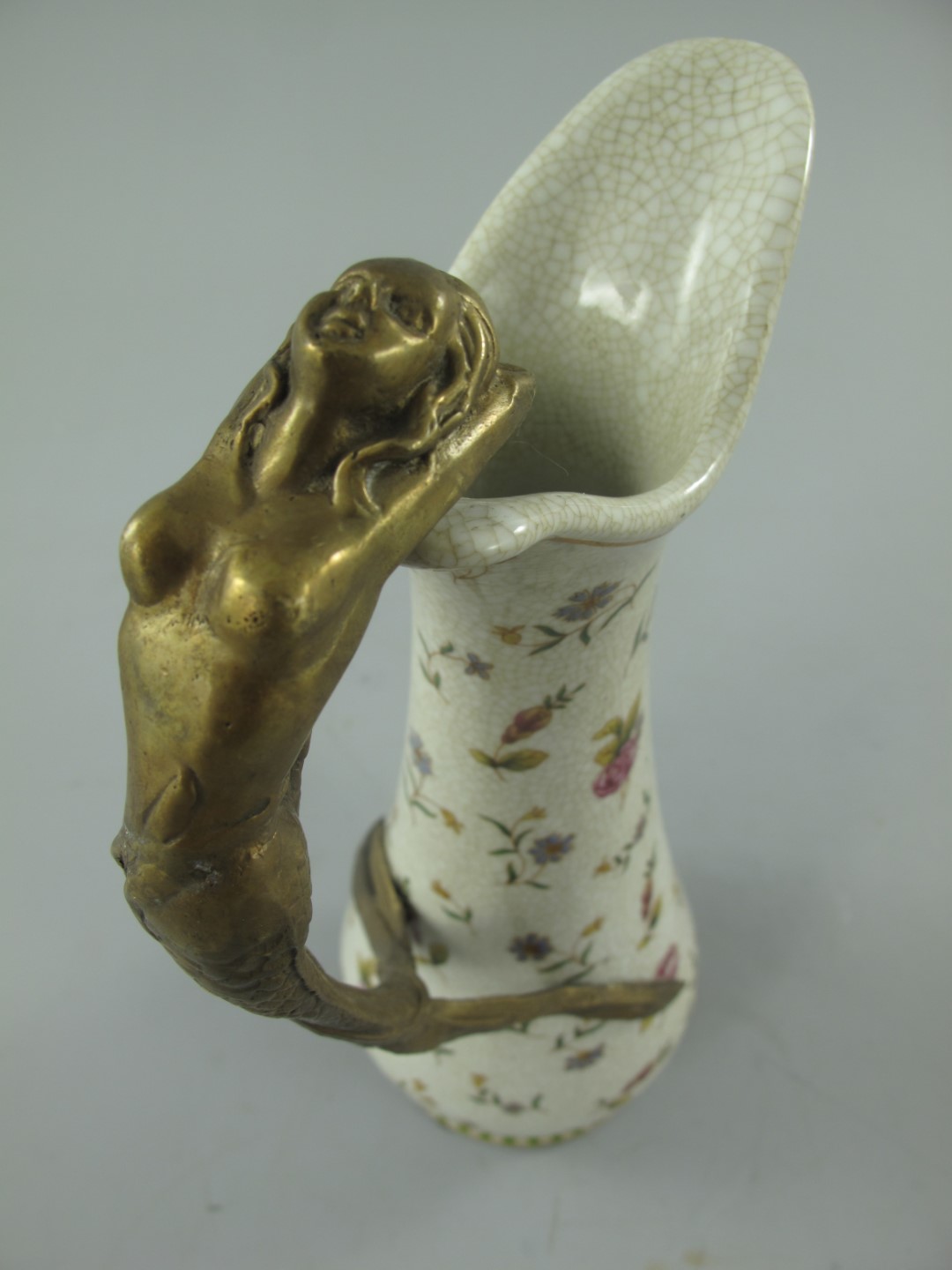 Vase Porzellan/Mess. grün/Rosen H.25cm