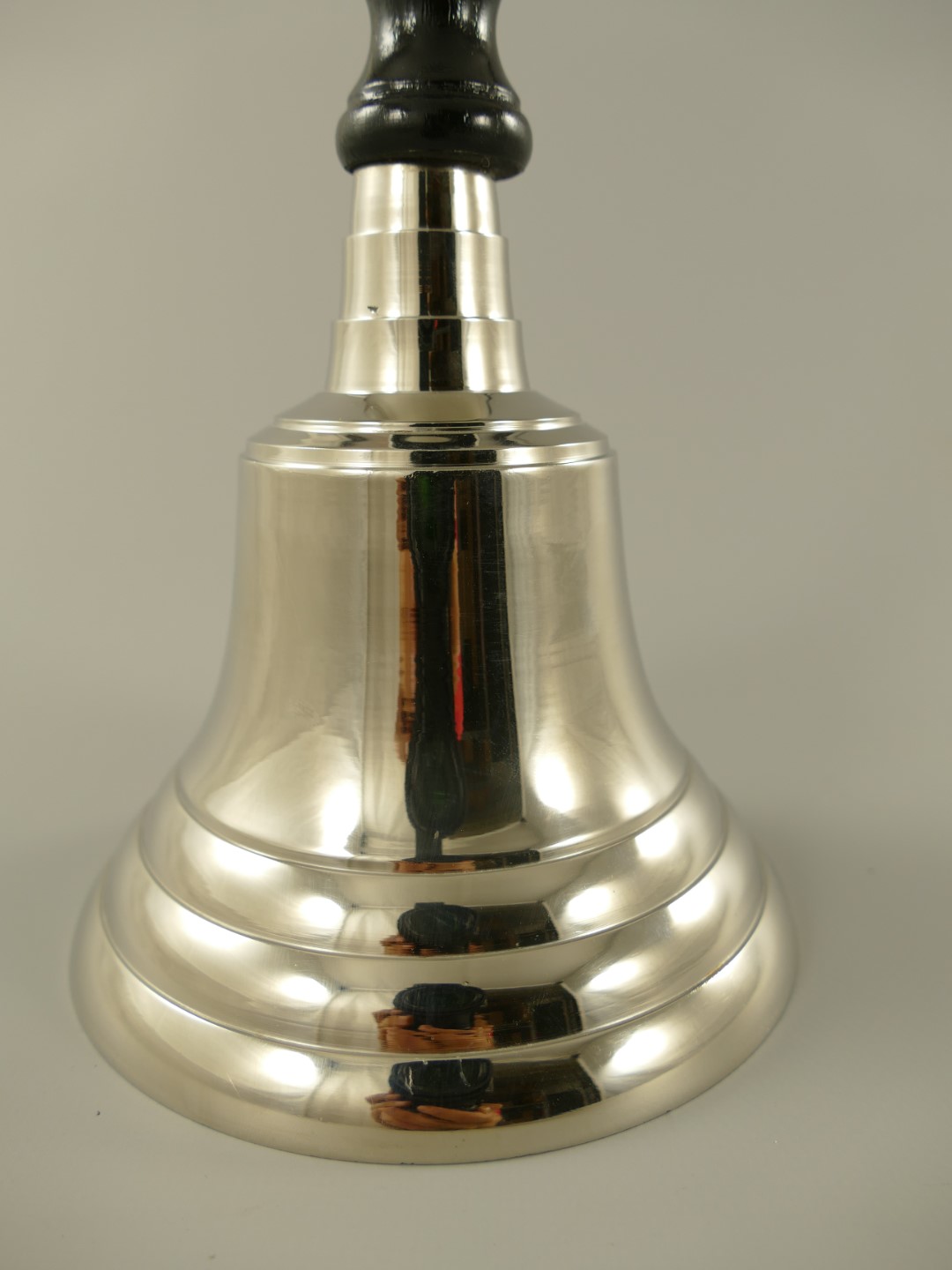 Schulglocke vernick. Holzgriff schwarz H.33x13,5cm