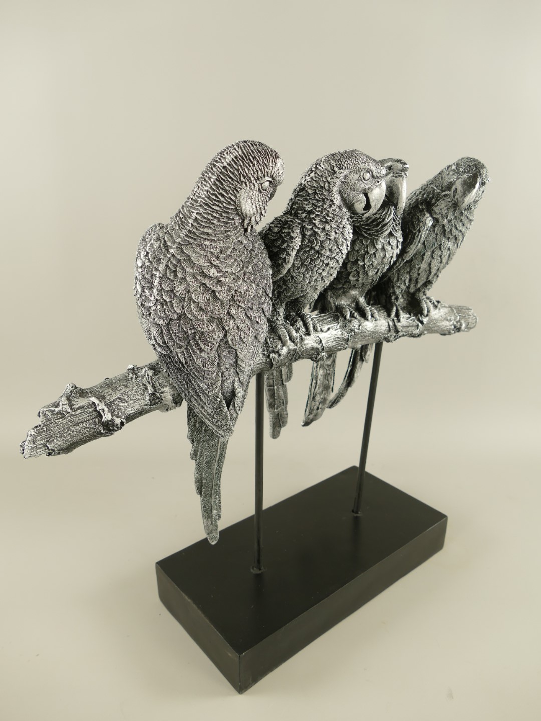 Papageien Polystein Schwarz/Silber farbig L.58cm
