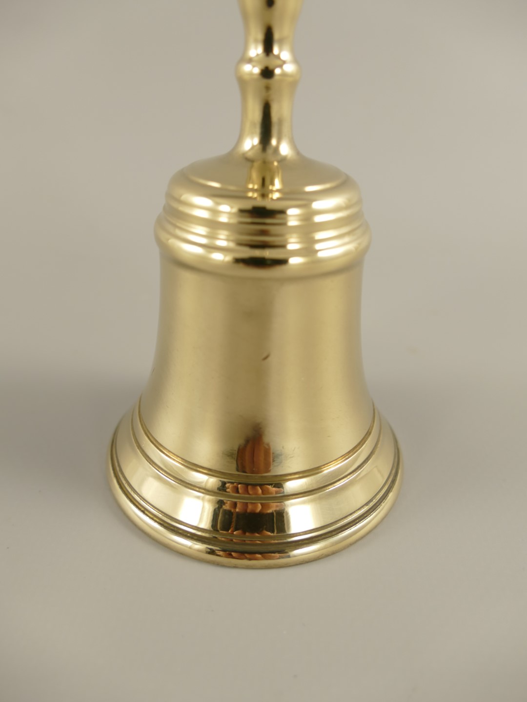 Tischglocke Messing glatt H.15x6,5cm(IT)