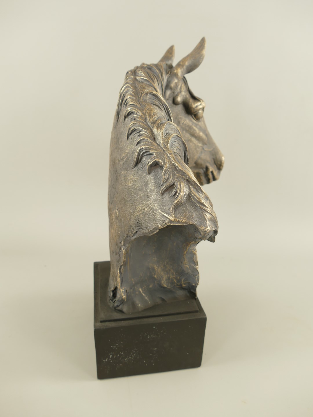 Pferdkopf Polyst. Schwarz/Bronze farbig H.39x30cm