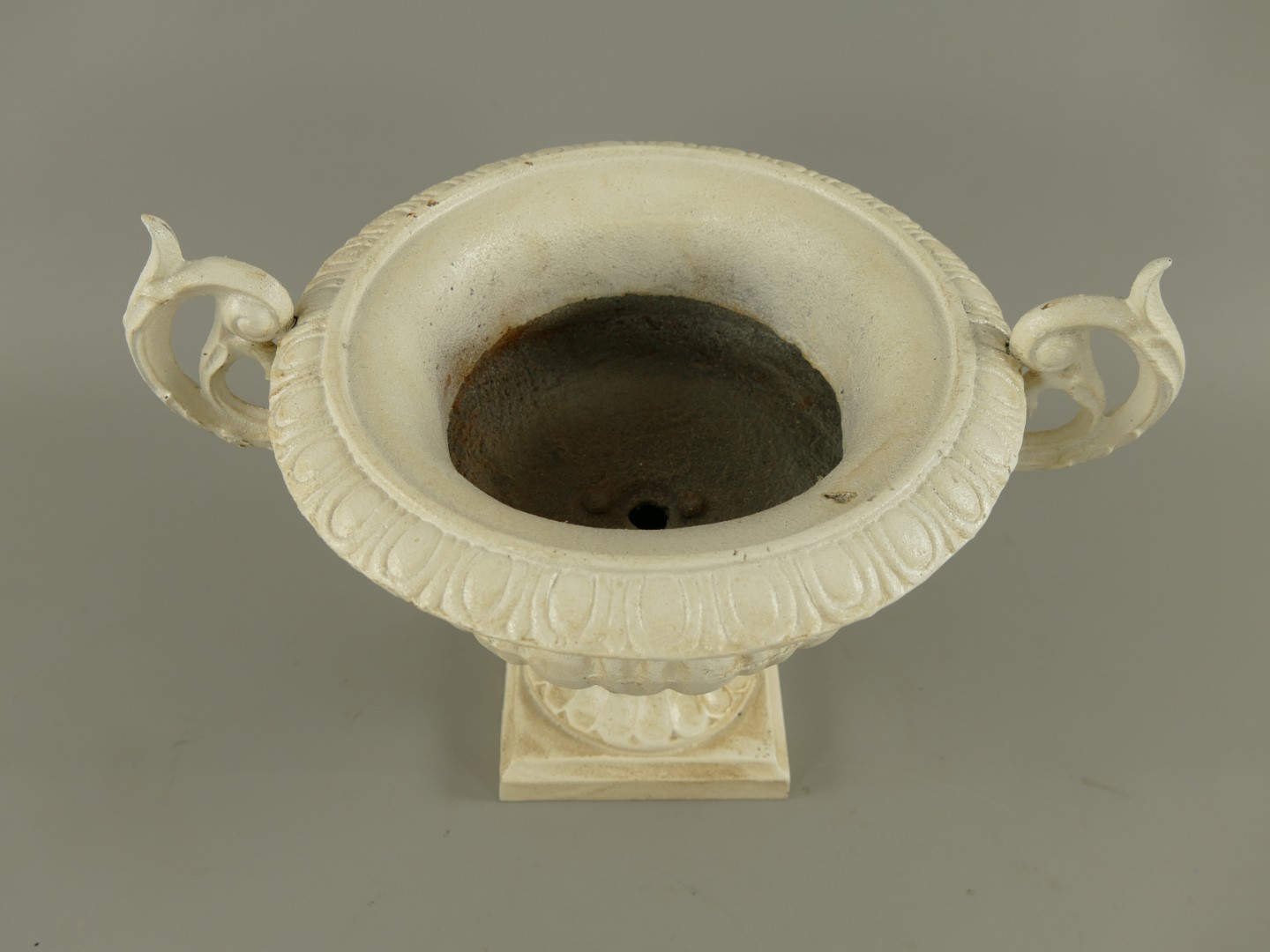 Urn Antik WEISS Eisen H.27x37cm