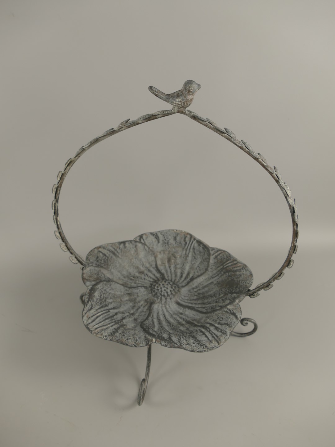 *ANG./SEPT. Vogeltränke Eisen grau H.36cm