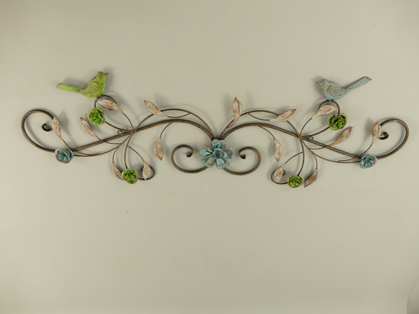 Wandornament Vögel mit Blumen Eisen farbig L.87cm