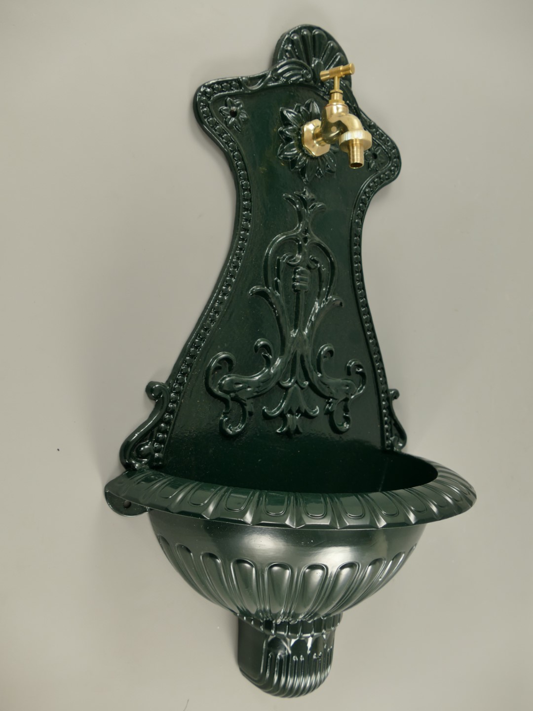 Wandbrunnen Alu Guß rrustikal grün H.65cm