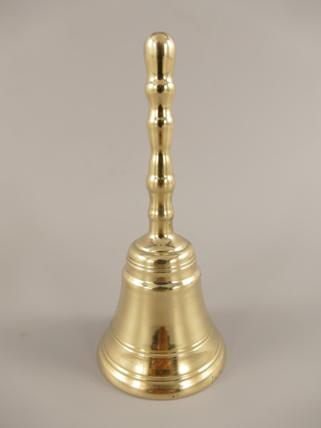 *A? Tischglocke Messing glatt H.13x5,5cm(IT)