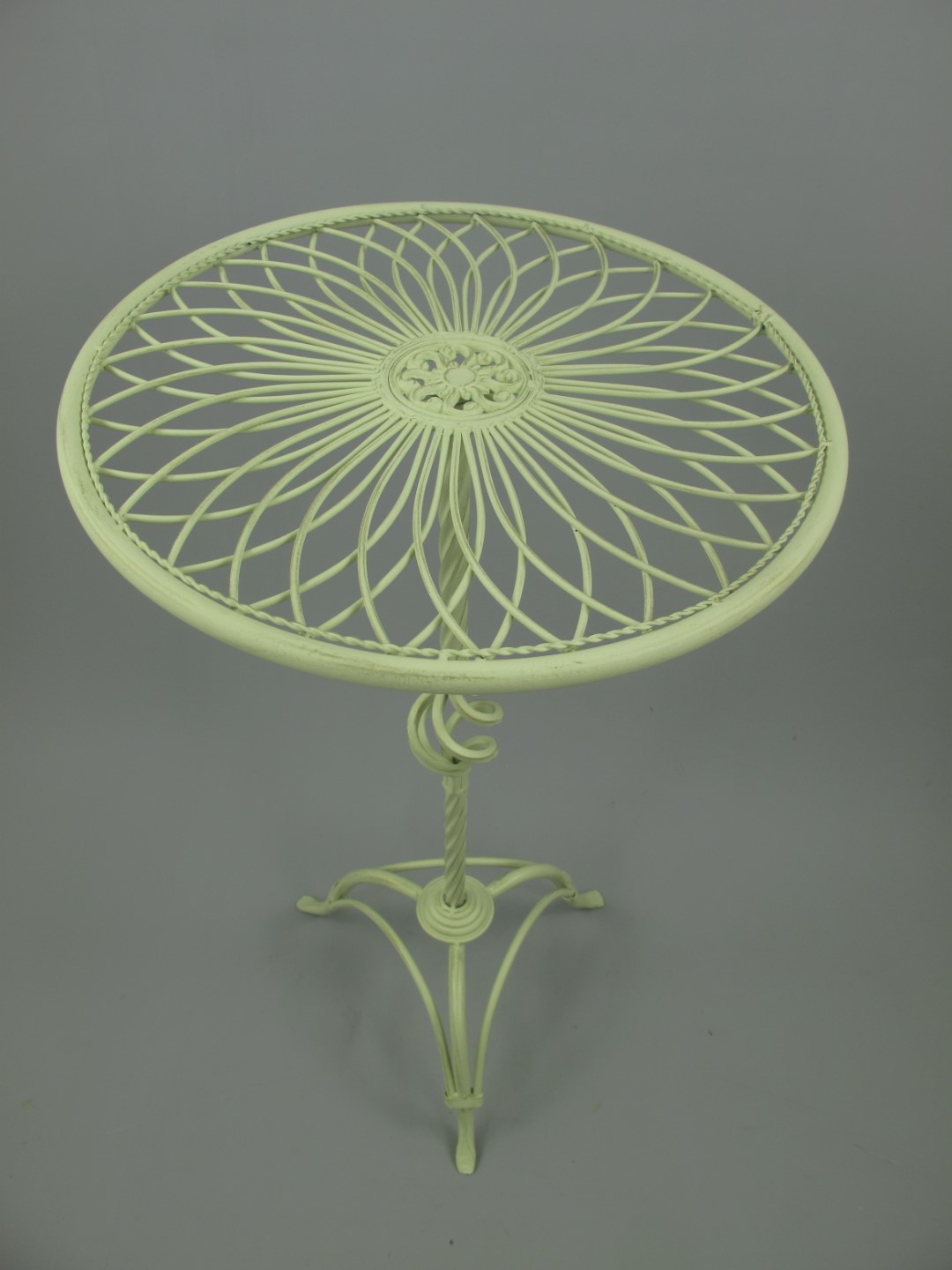 Tisch Eisen rund Antik weiss H.70-D.40cm