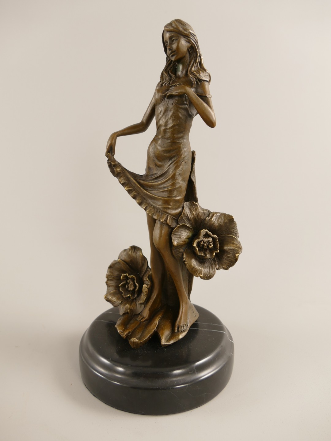 Figur Bronze Frau mit Blumen H.25x12cm