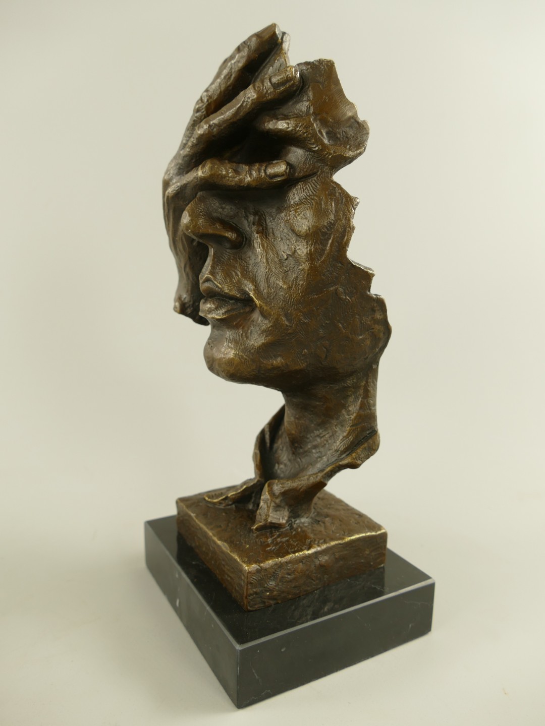 Figur Bronze Gesicht mit Hand H.30x13x11cm