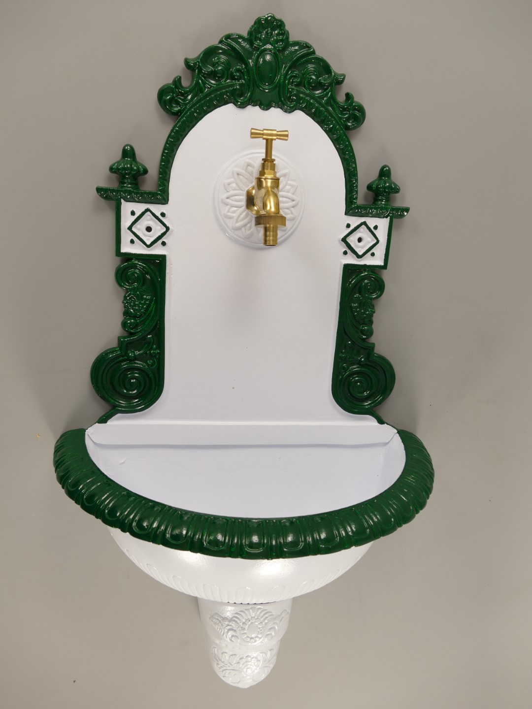 Wandbrunnen Alu Guß grün/weiß H.72cm
