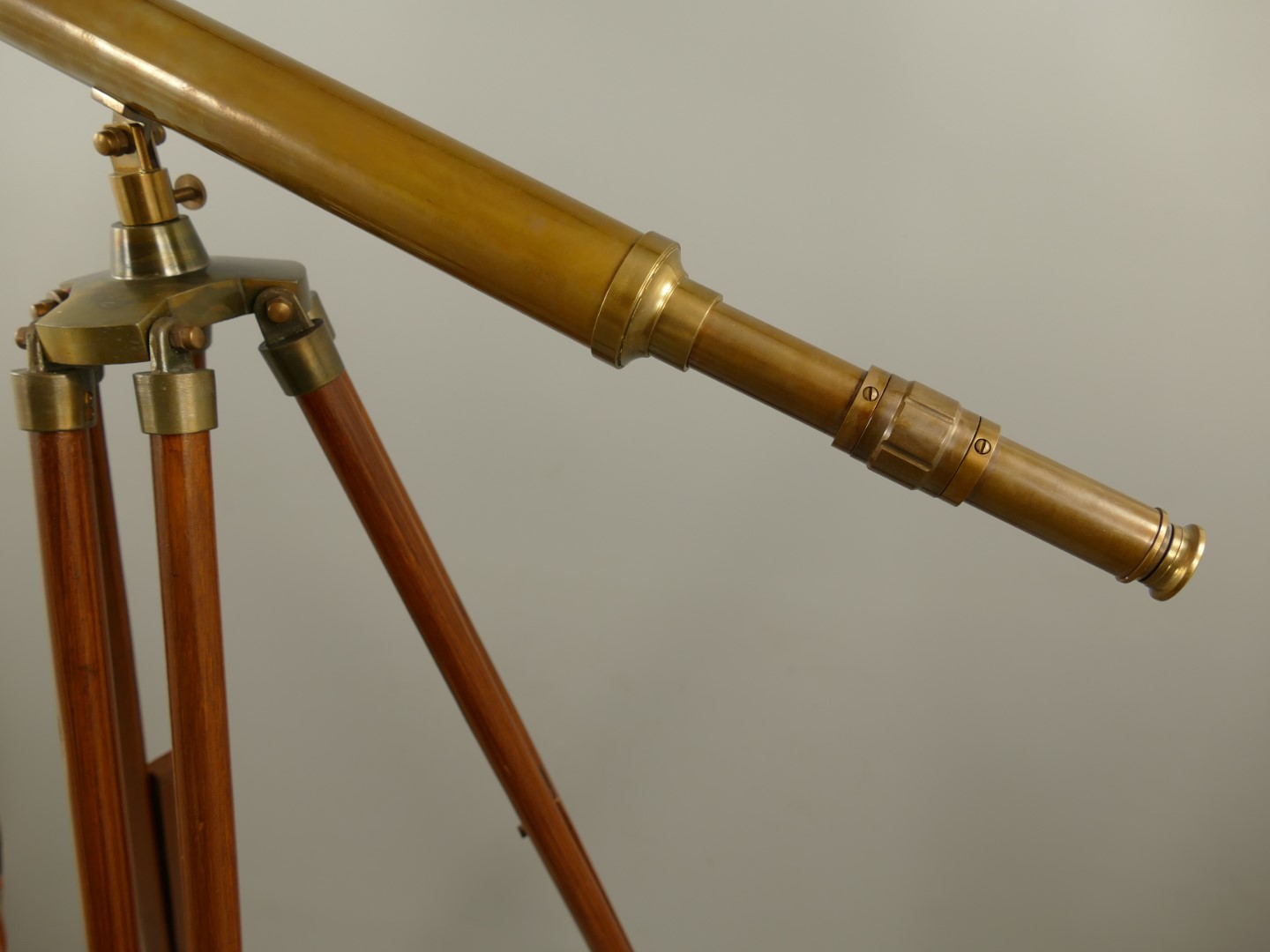 Fernrohr Messing brüniert Holz Stativ H.105cm