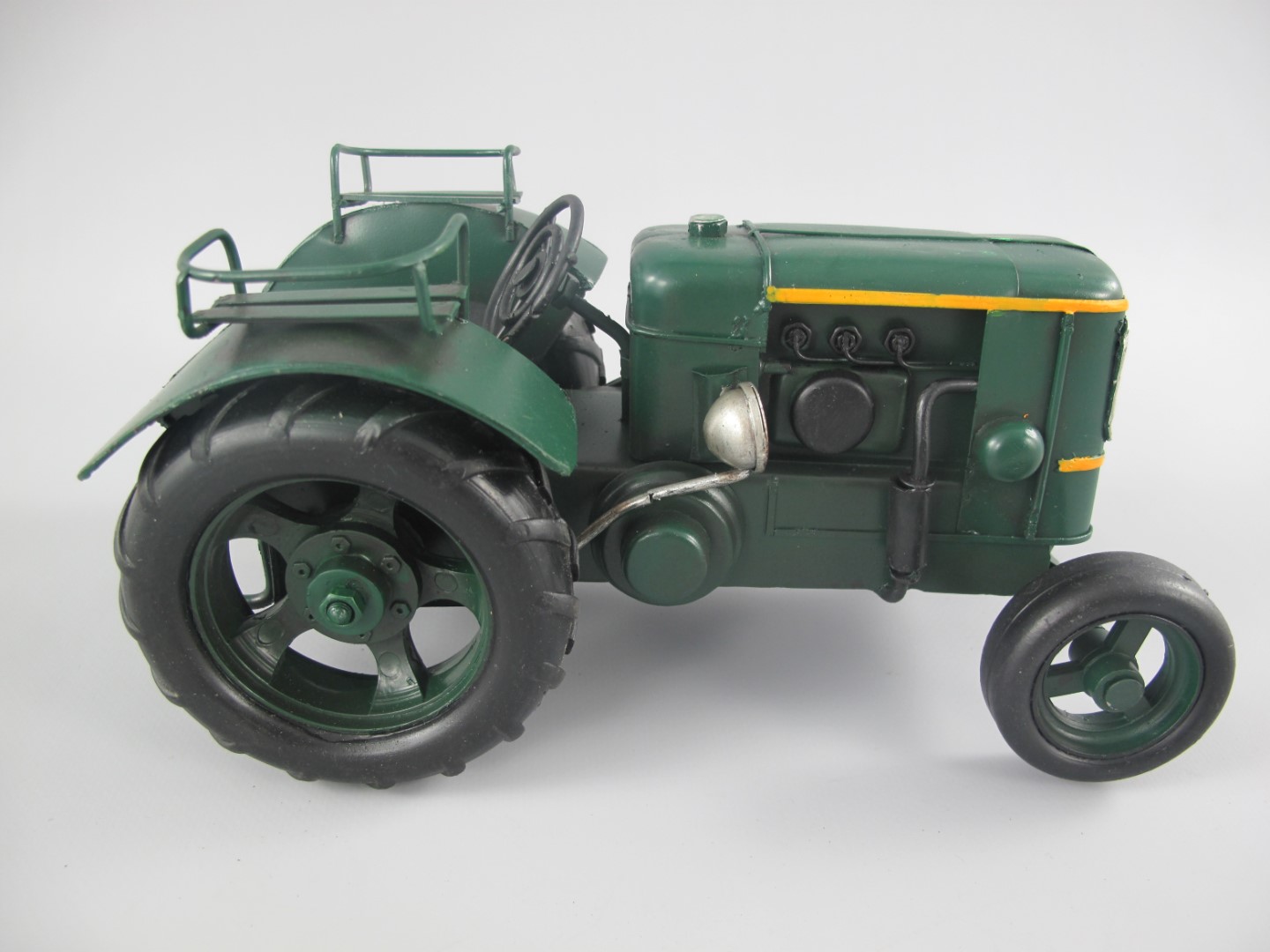 Traktor grün Antik Eisen L.24x15cm