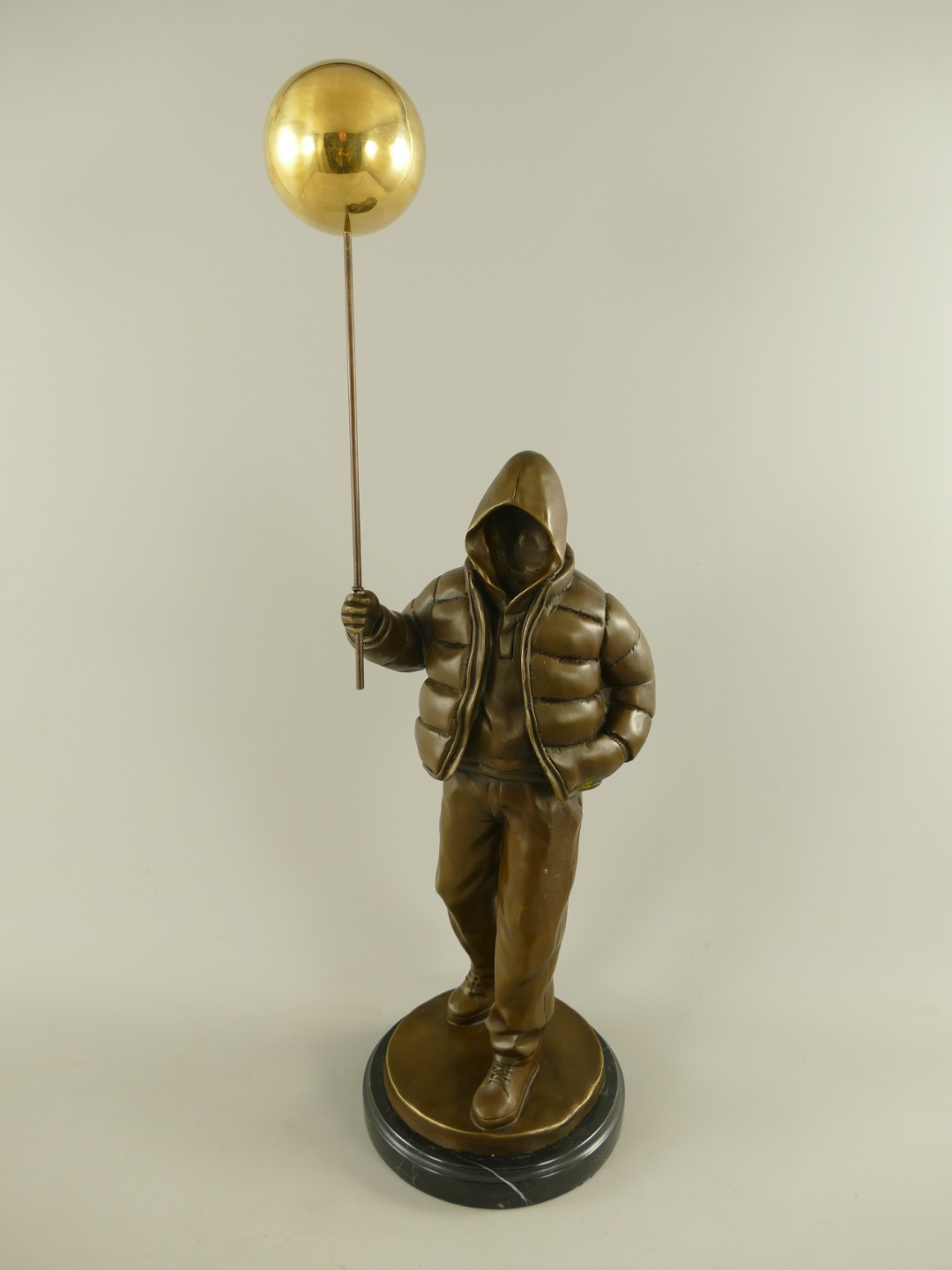 Figur Bronze Banksy mann mit Ballon H.72x25x20cm