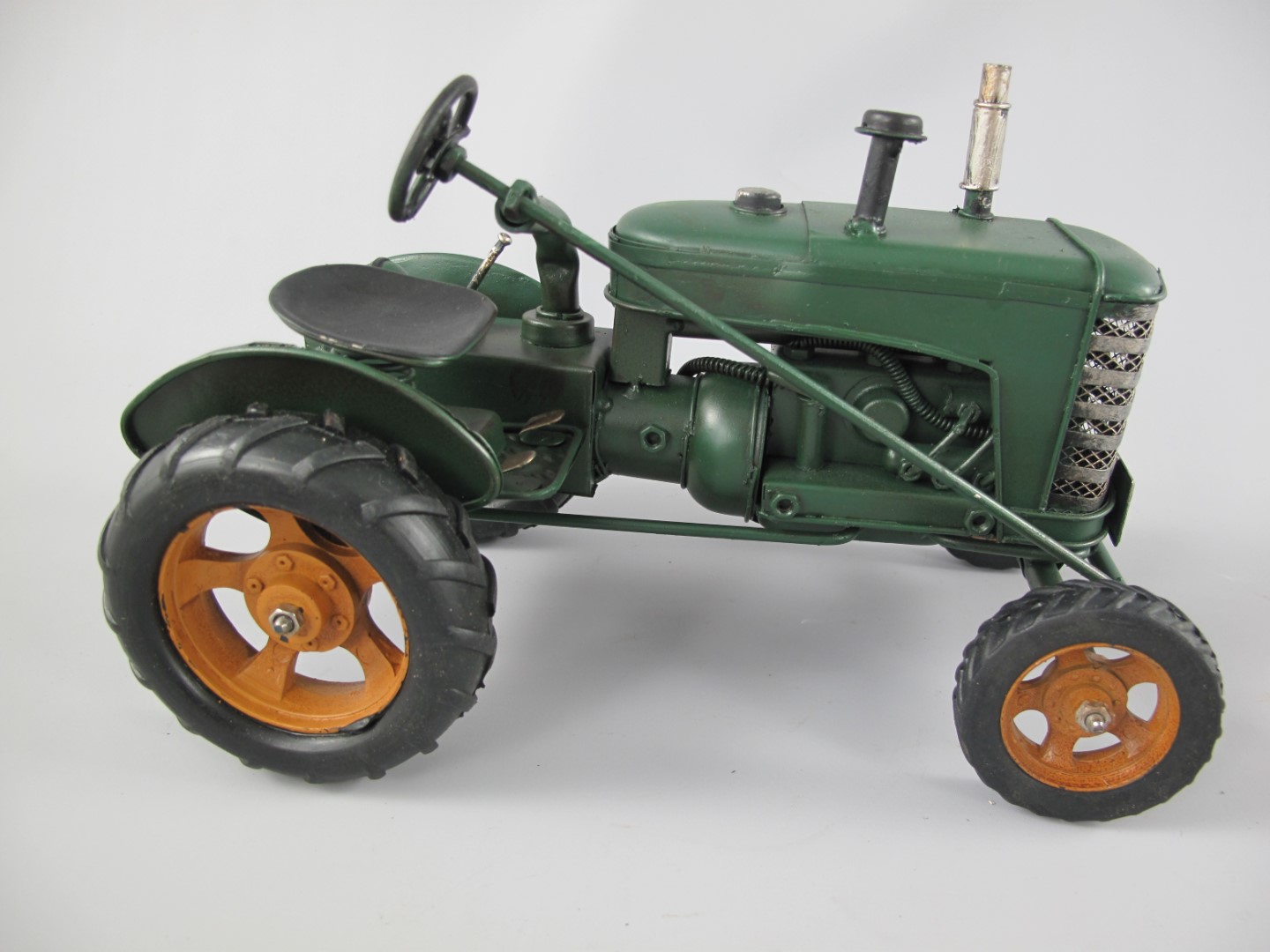 Traktor grün Antik Eisen L.26x17cm