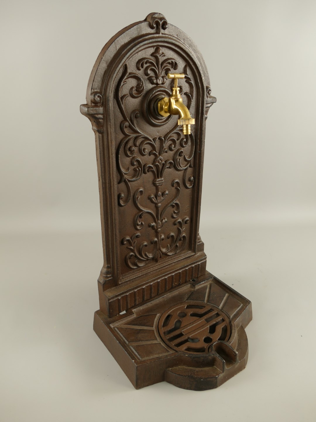 Stehbrunnen Gußeisen rustikal braun H.65cm