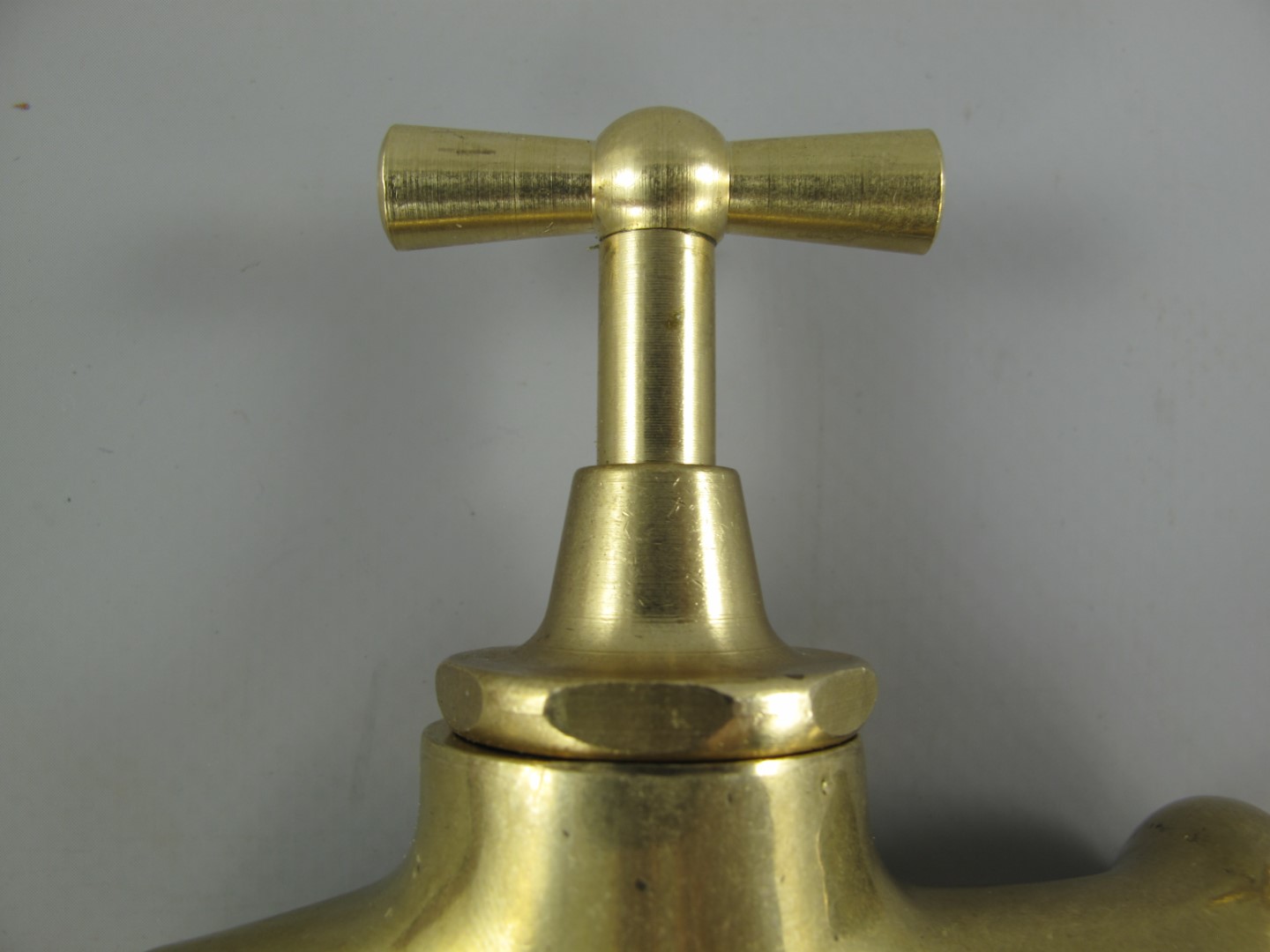 *NT Wasserhahn(3/4''') Messing L.11x12x3cm