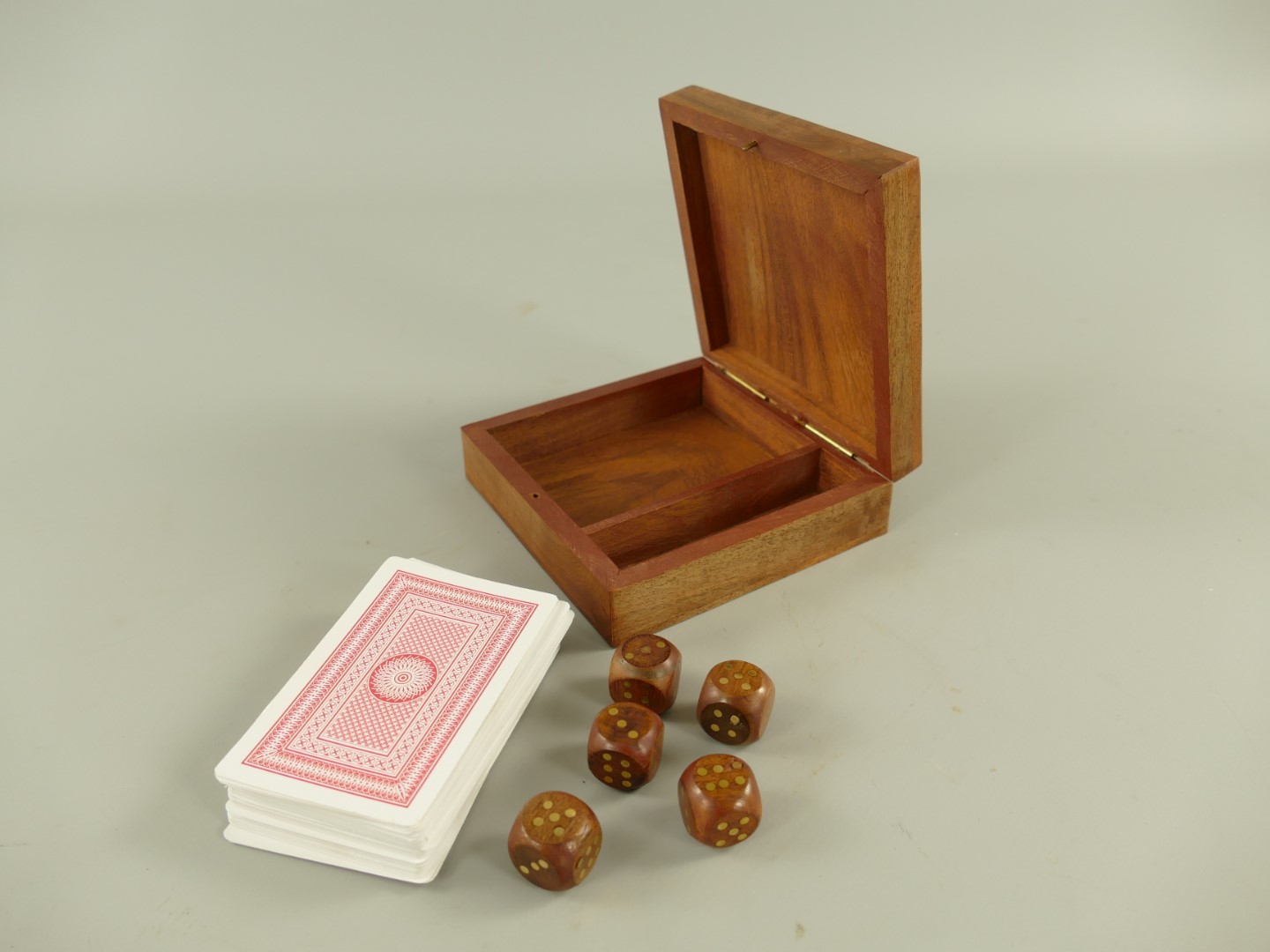 Spielkarten Holzbox mit Karten-Würfel(5x) L.11cm