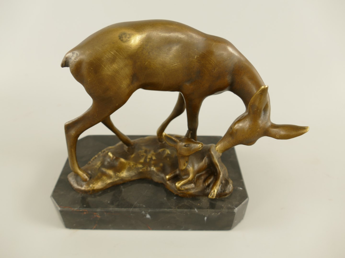 Figur Bronze Hirsch mit Hirschkalb H.17x20cm