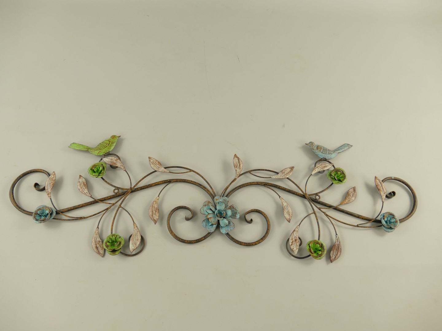 Wandornament Vögel mit Blumen Eisen farbig L.87cm